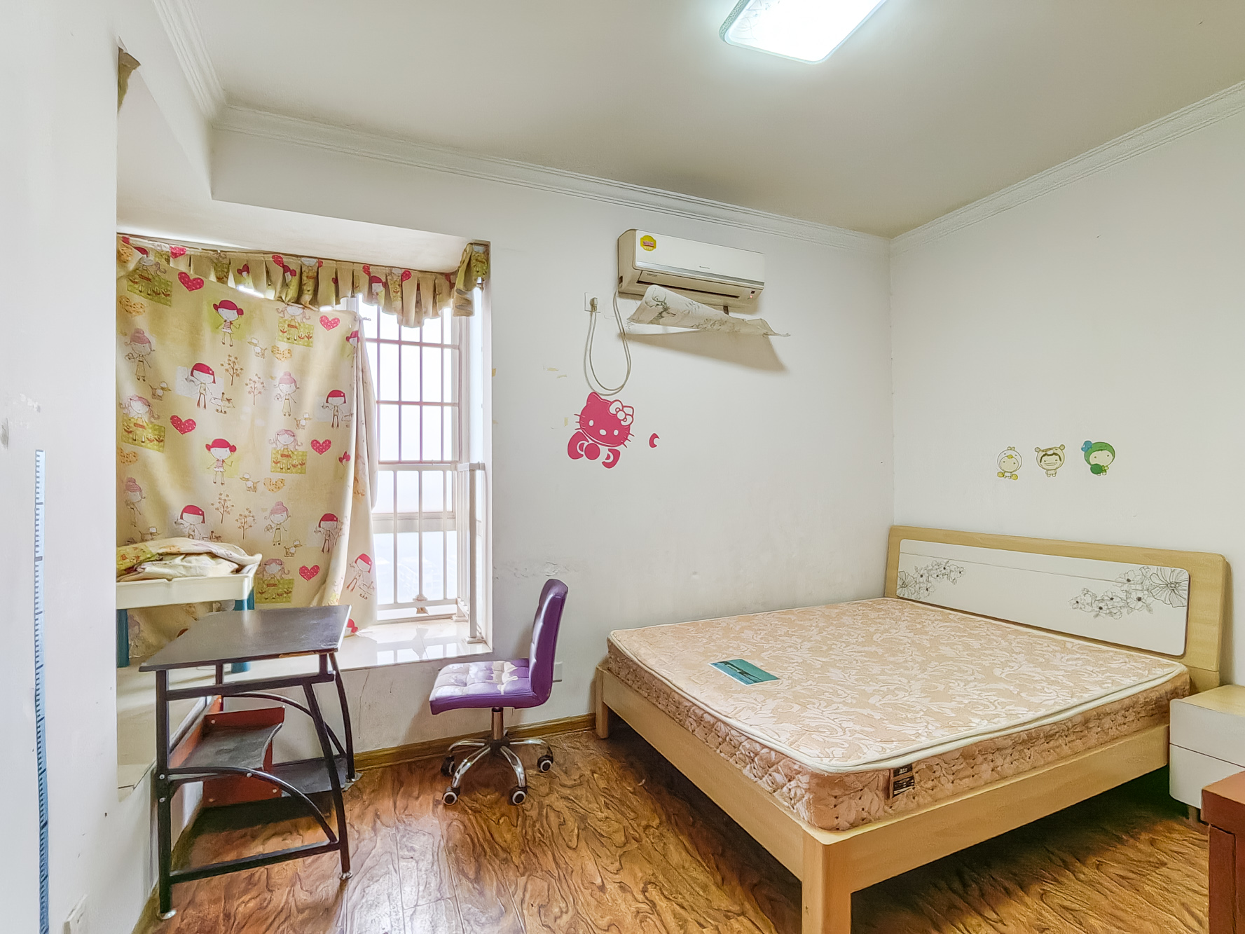 恒广国际景园一二区  2室2厅1卫    52.0万 恒广国际景园一二区  2室2厅1卫    52.0万卧室