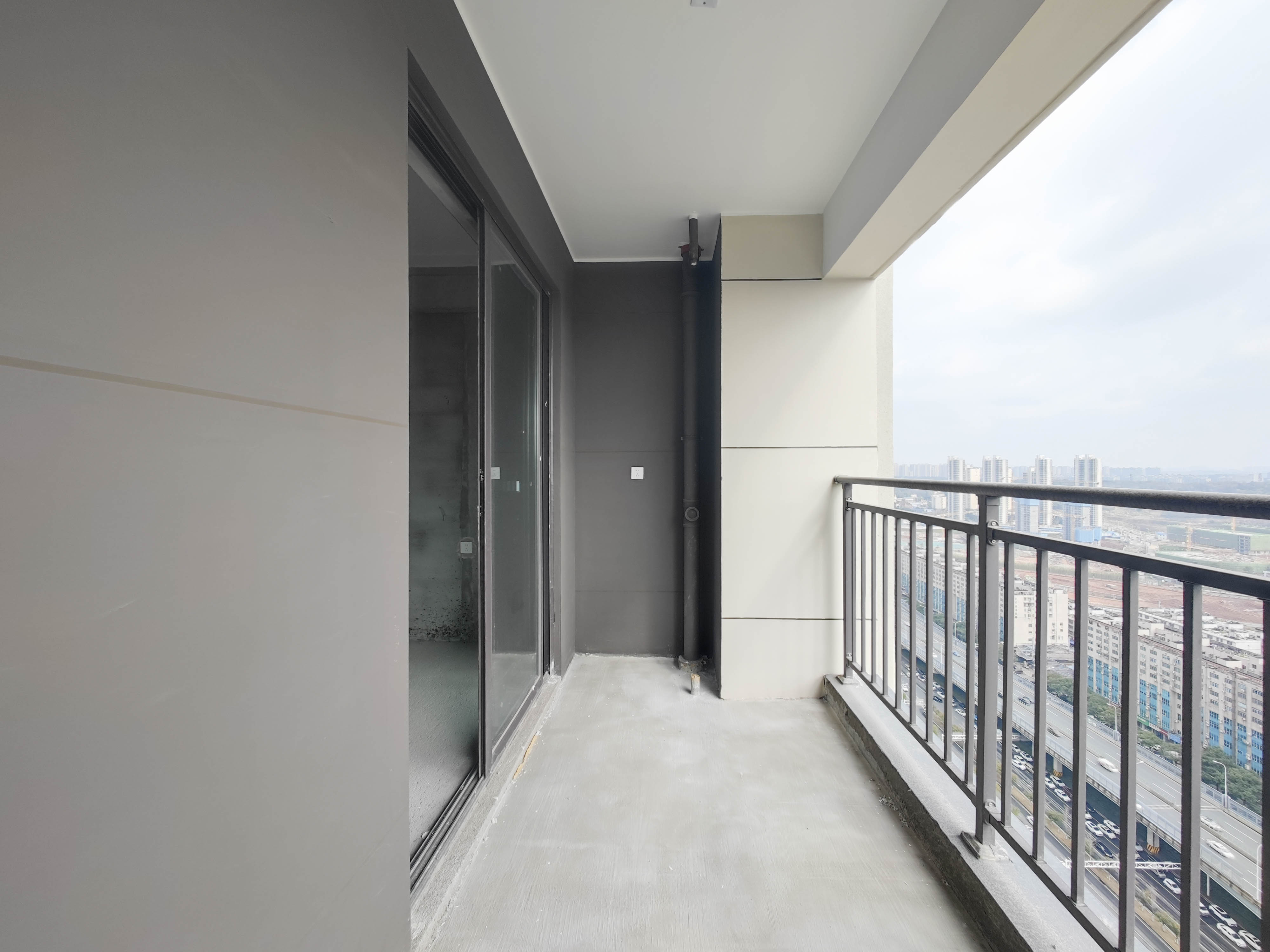 长房星城天地  3室2厅2卫    175.0万 长房星城天地  3室2厅2卫    175.0万阳台