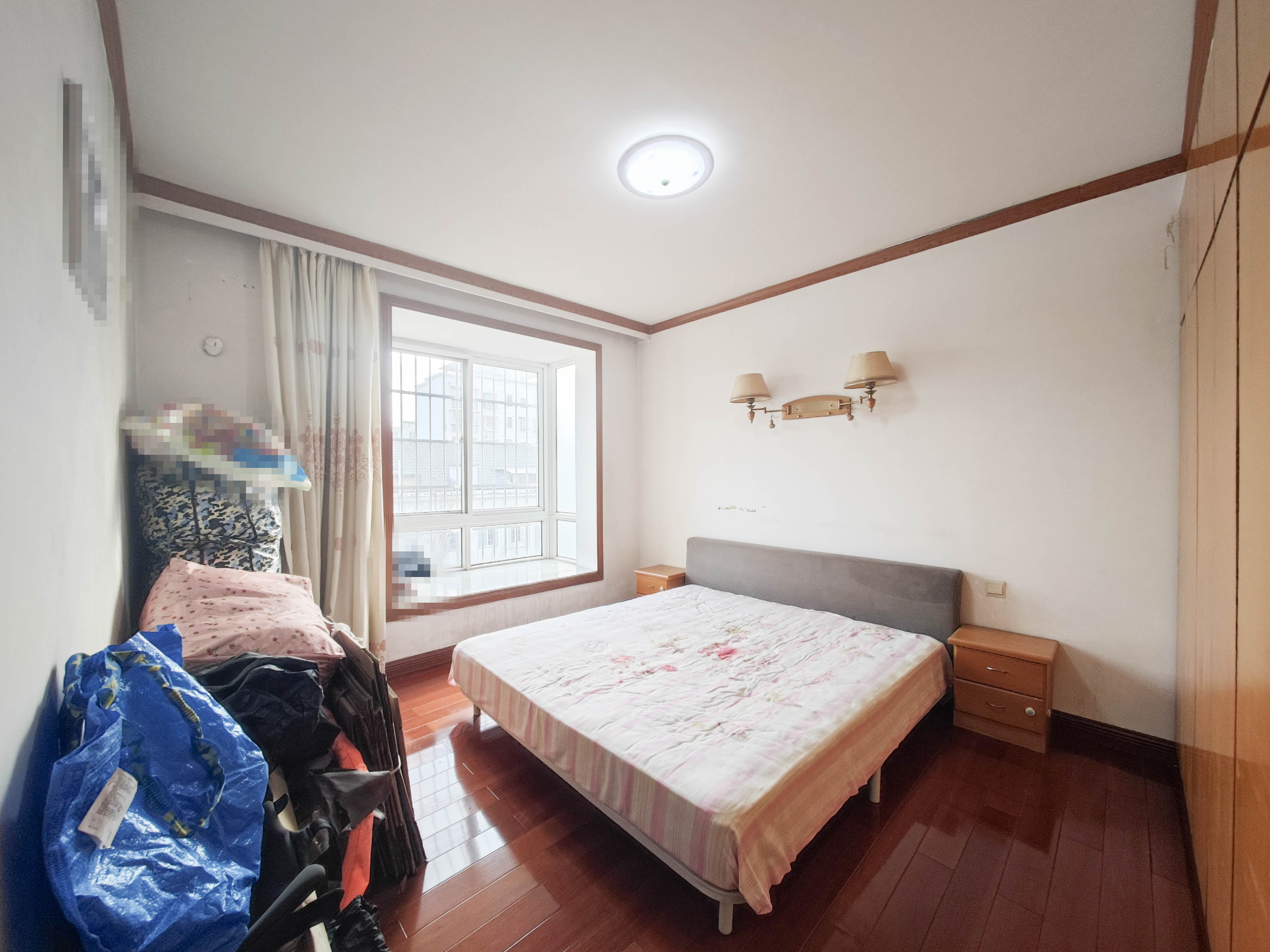 融城花苑  4室2厅2卫   75.80万卧室