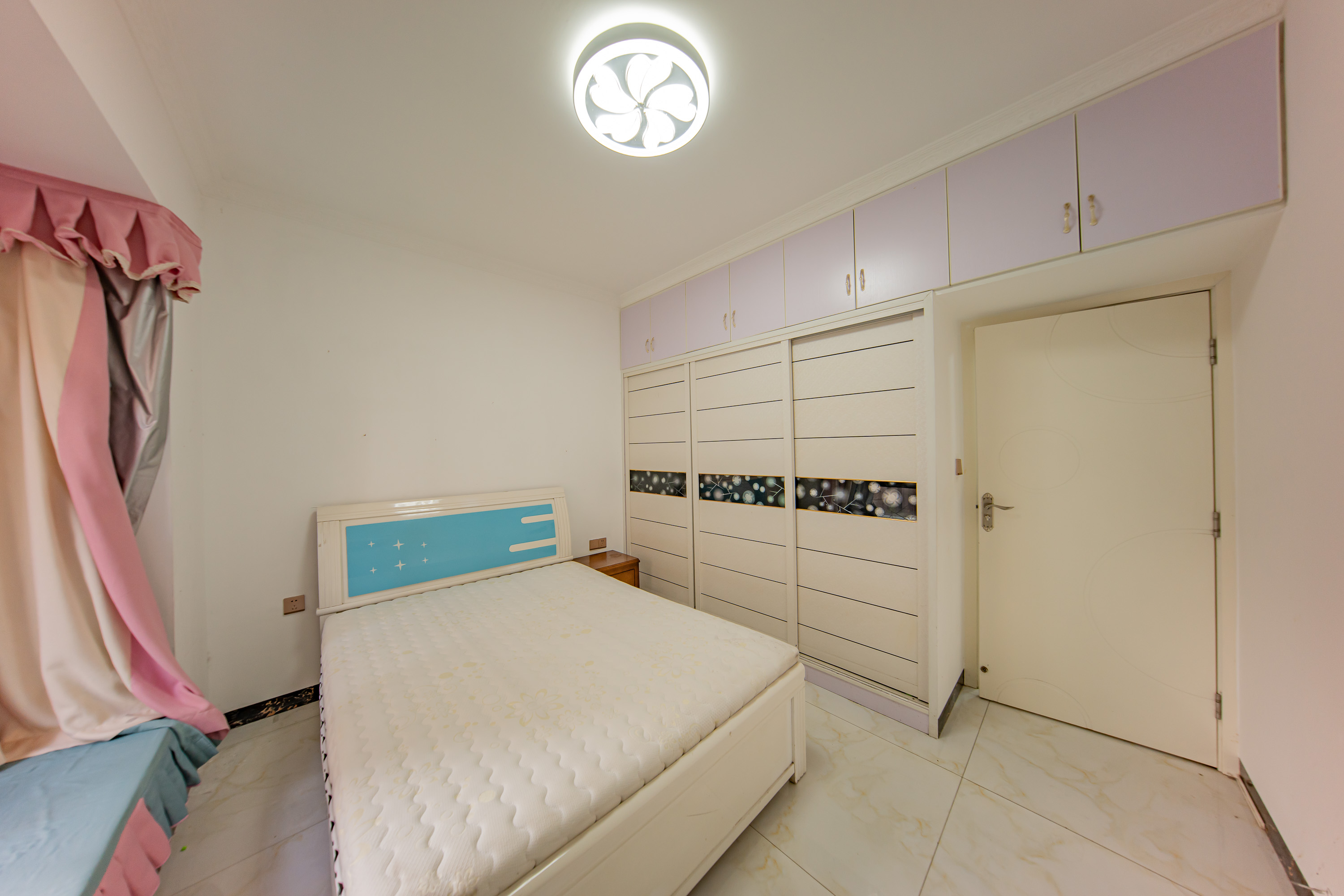 洋湖时代 3室2厅1卫 73.8万 洋湖时代 3室2厅1卫 73.8万卧室