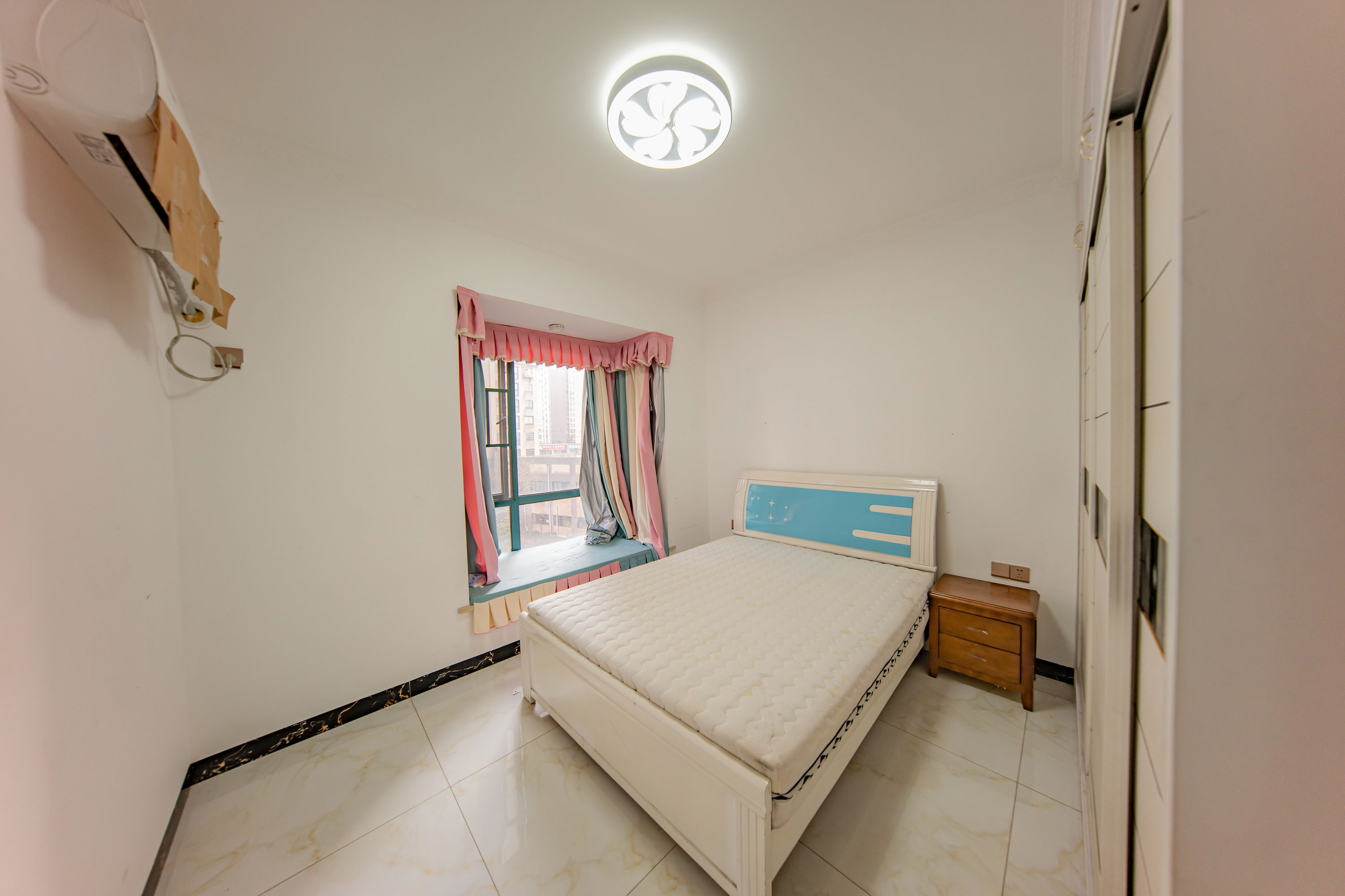 洋湖时代 3室2厅1卫 73.8万 洋湖时代 3室2厅1卫 73.8万卧室