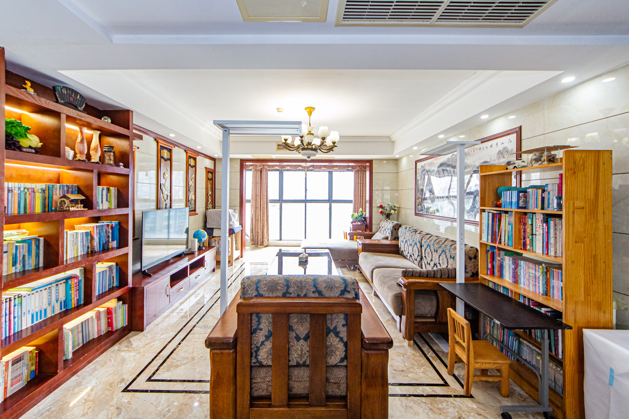 北辰三角洲E3区  5室2厅2卫    240.0万 北辰三角洲E3区  5室2厅2卫    240.0万客厅