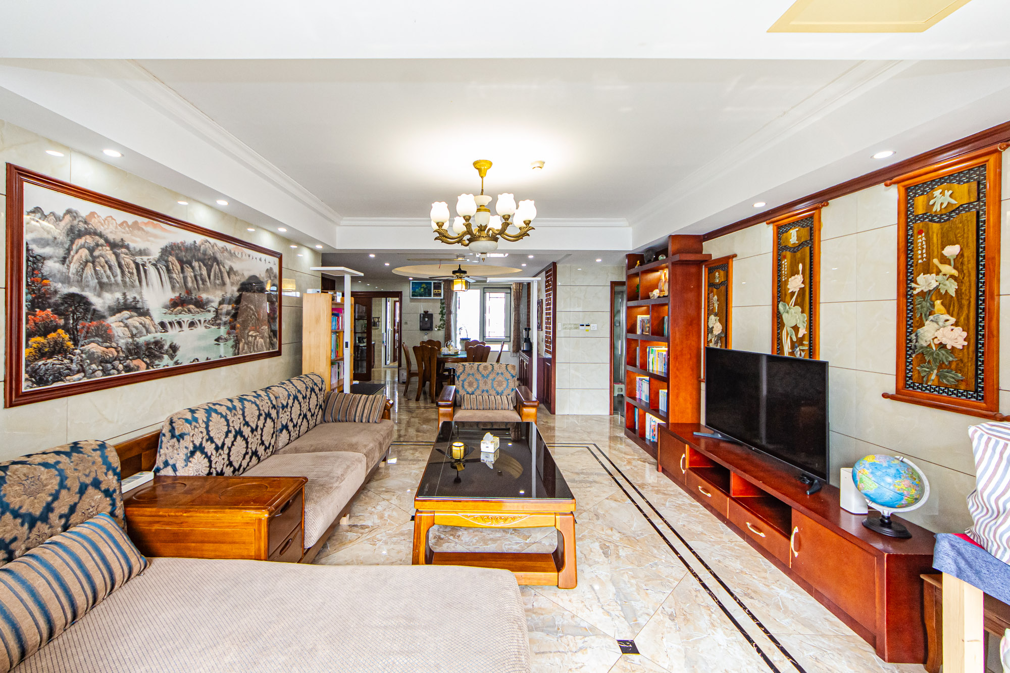 北辰三角洲E3区  5室2厅2卫    240.0万 北辰三角洲E3区  5室2厅2卫    240.0万客厅