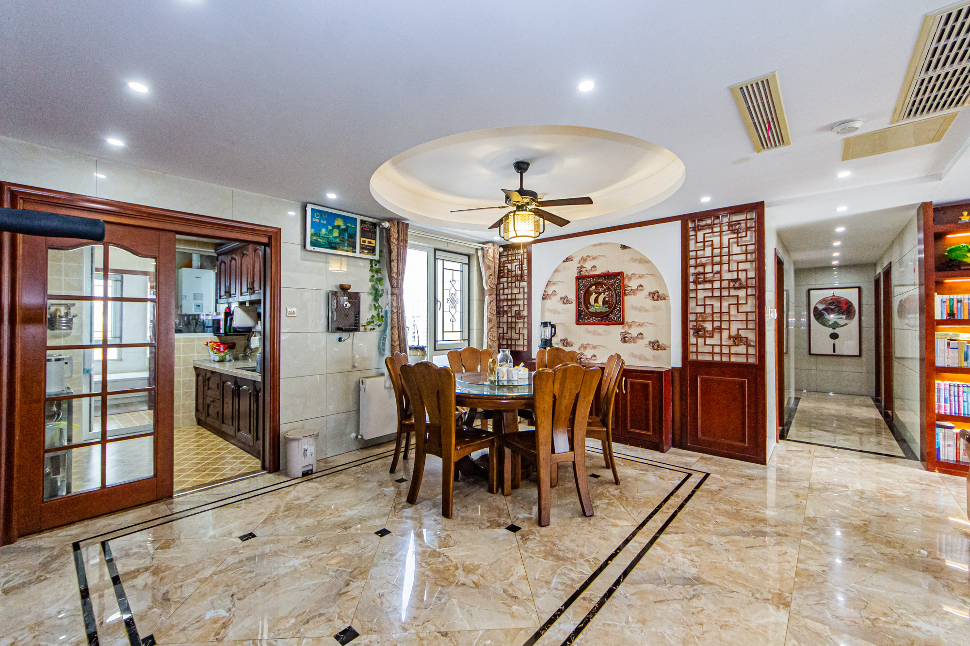 北辰三角洲E3区  5室2厅2卫    240.0万 北辰三角洲E3区  5室2厅2卫    240.0万客厅