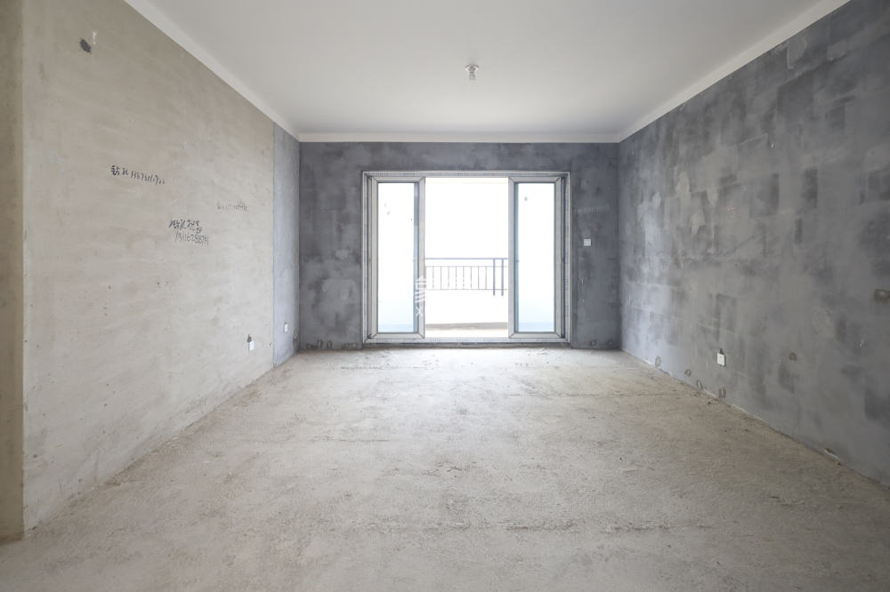 钱隆世家  4室2厅2卫    83.0万