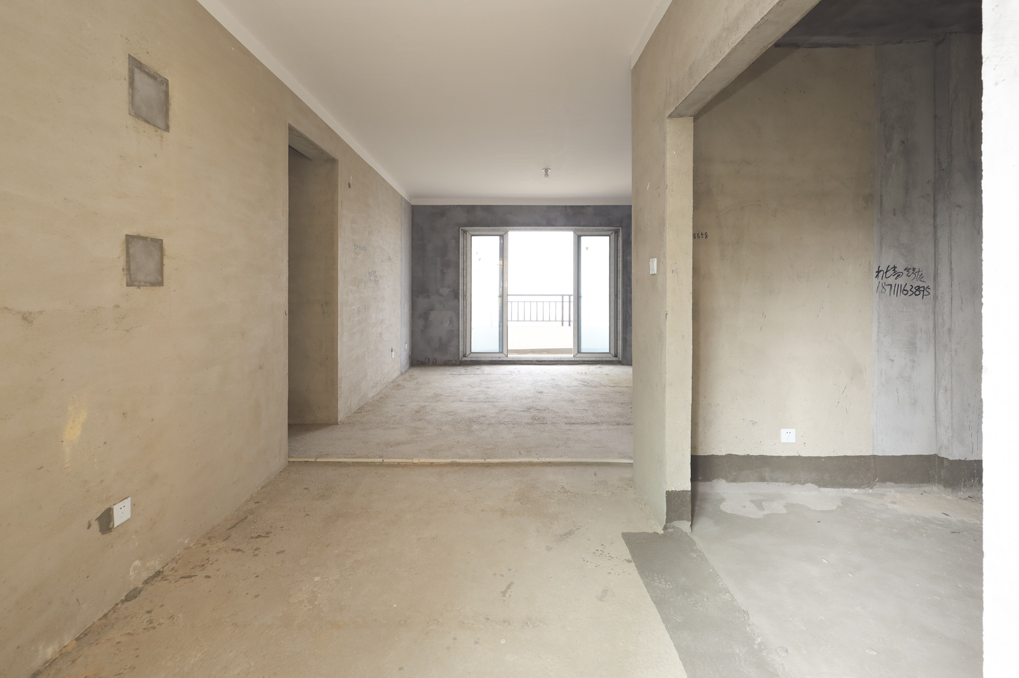 钱隆世家 4室2厅2卫 83.0万 钱隆世家 4室2厅2卫 83.0万客厅