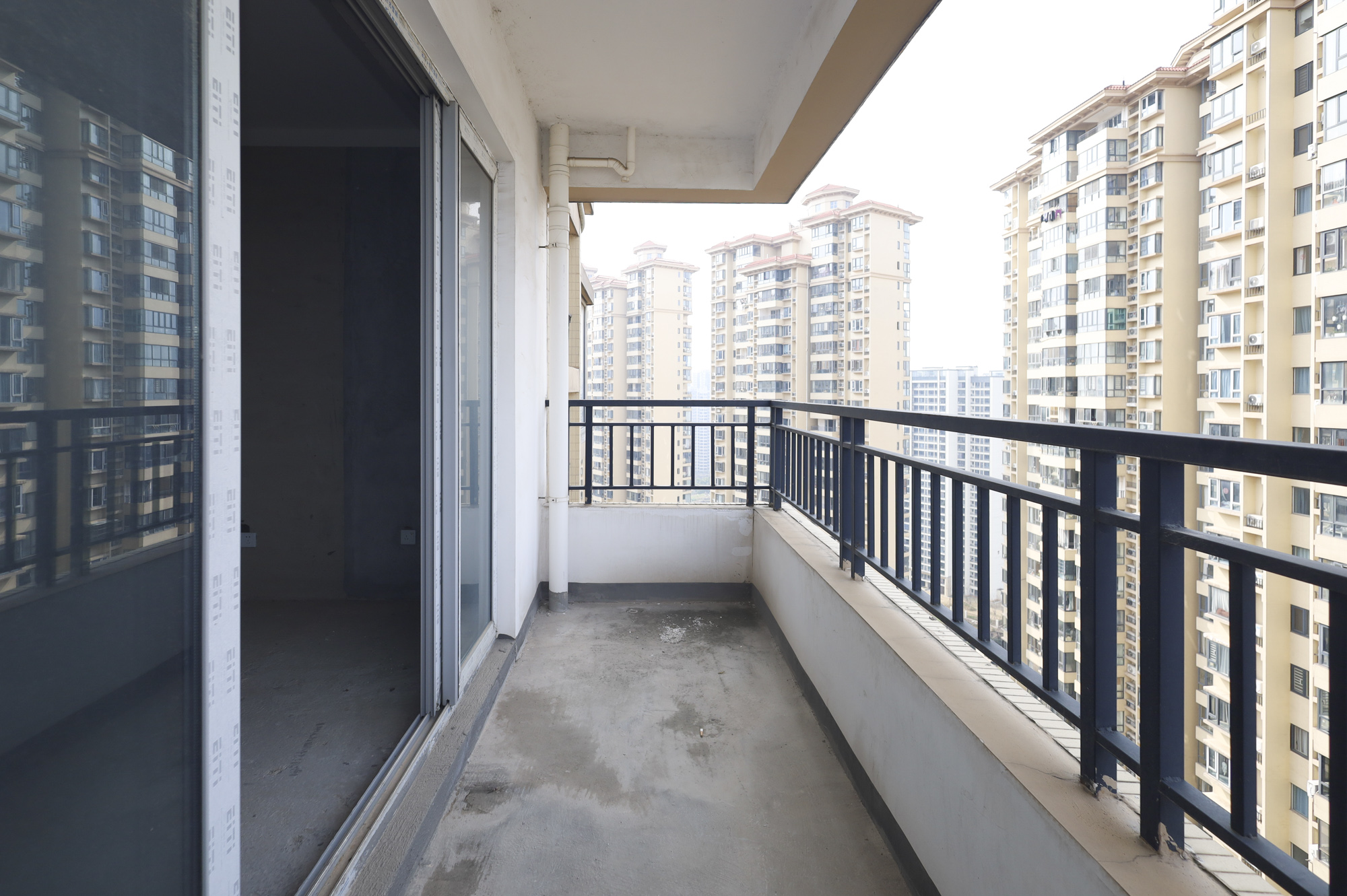 钱隆世家 4室2厅2卫 83.0万 钱隆世家 4室2厅2卫 83.0万阳台