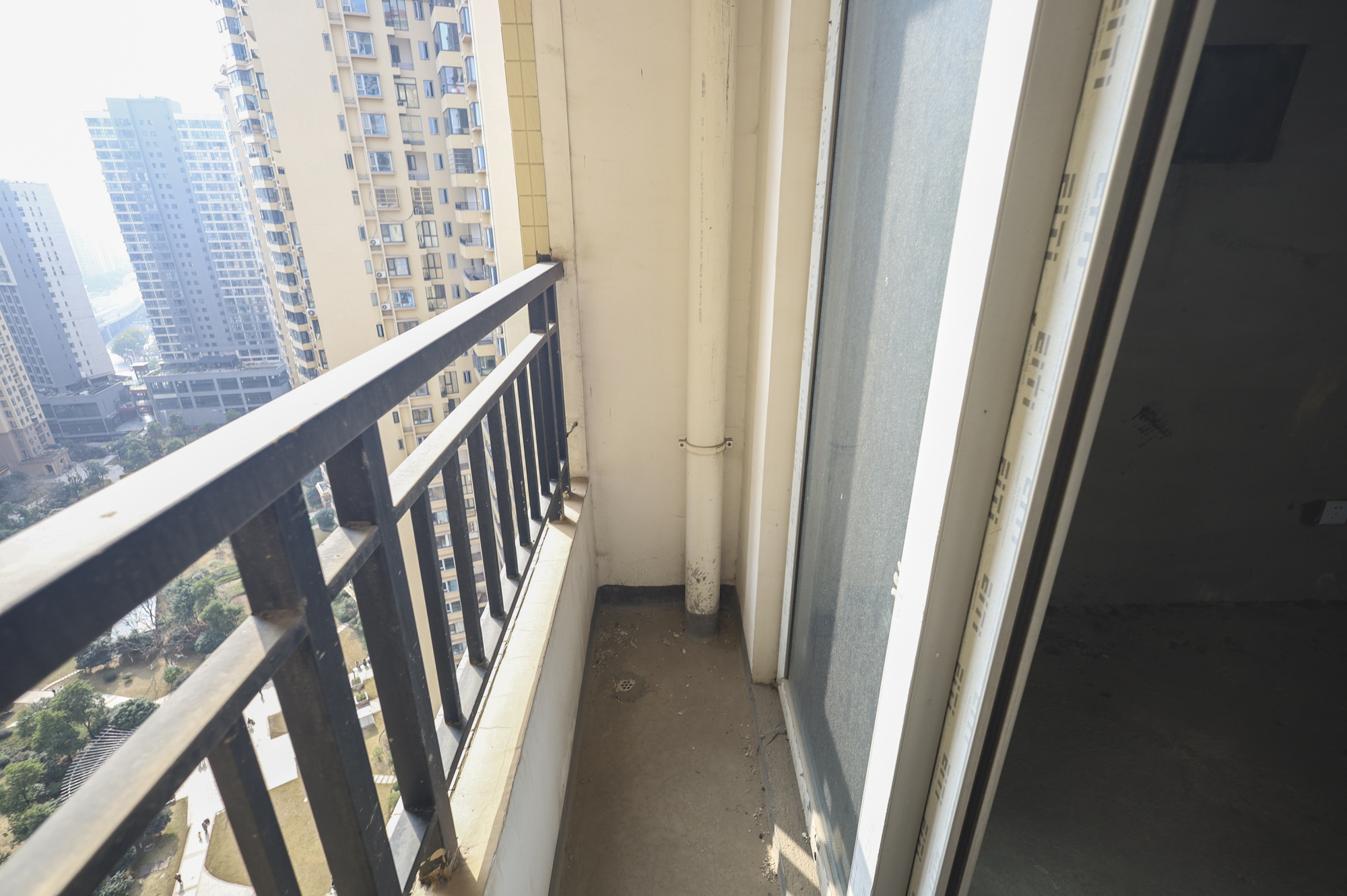 钱隆世家 4室2厅2卫 83.0万 钱隆世家 4室2厅2卫 83.0万阳台