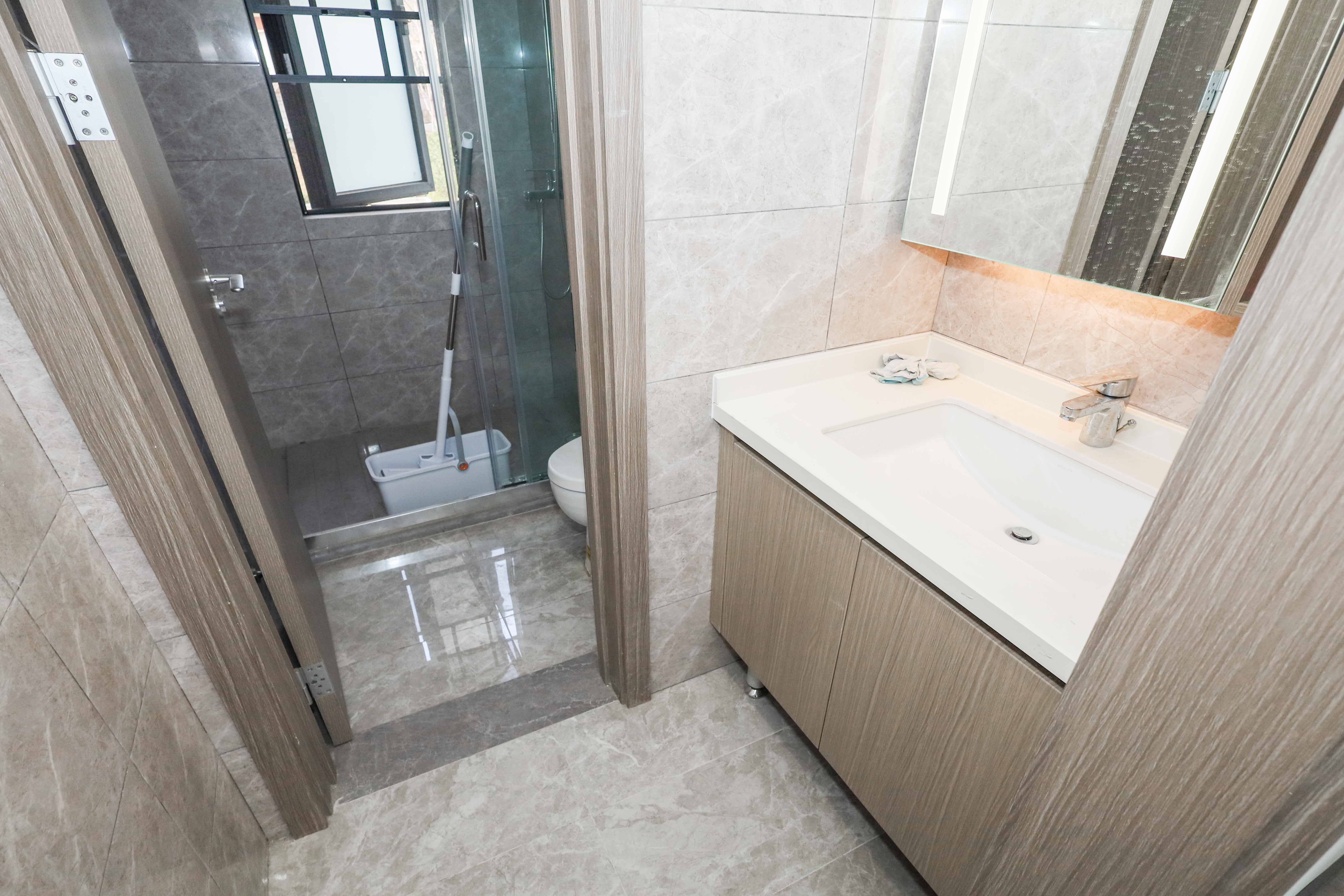 旭辉铂宸府  4室2厅2卫   149.00万卫生间
