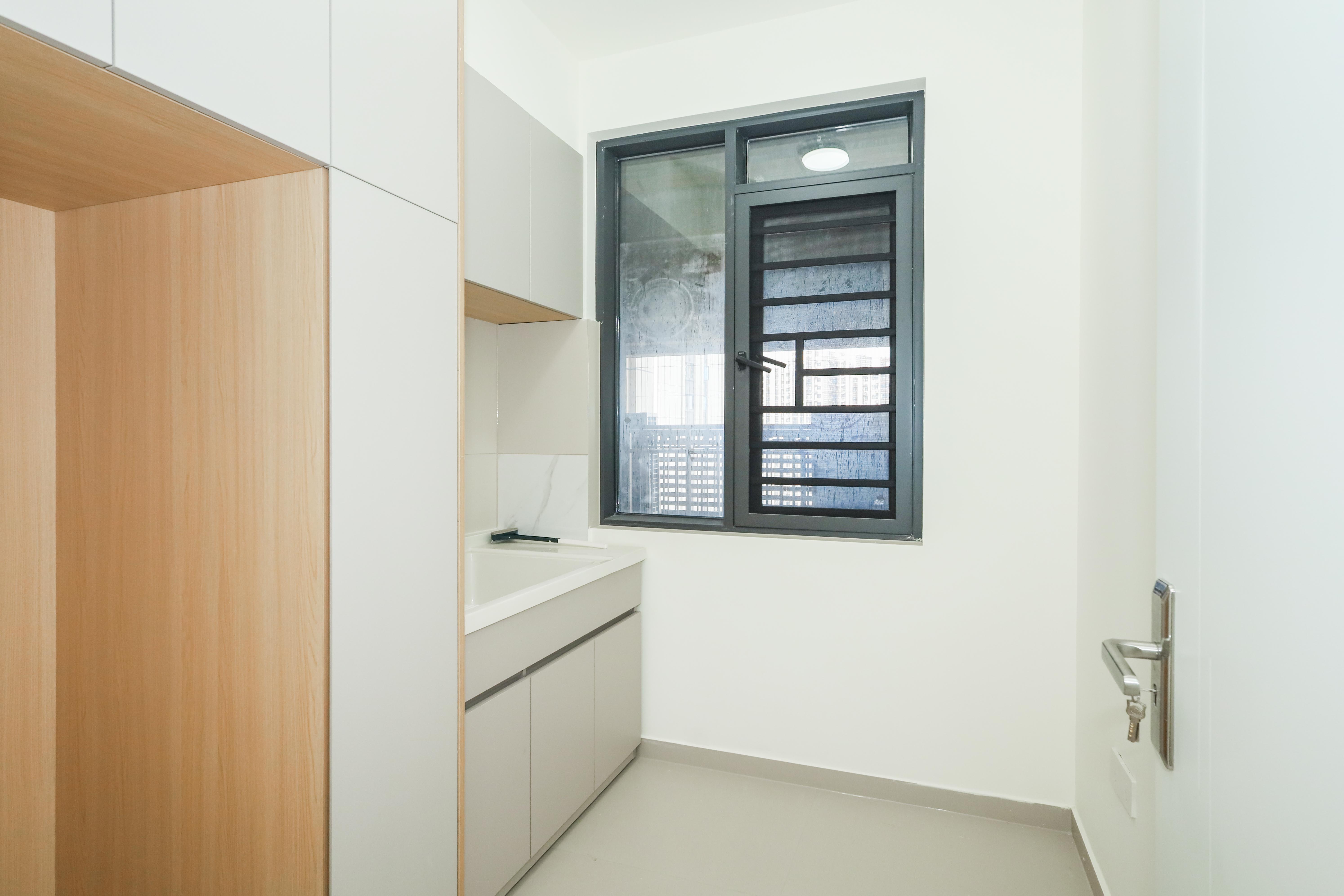 建发央著  4室2厅2卫   239.00万卧室