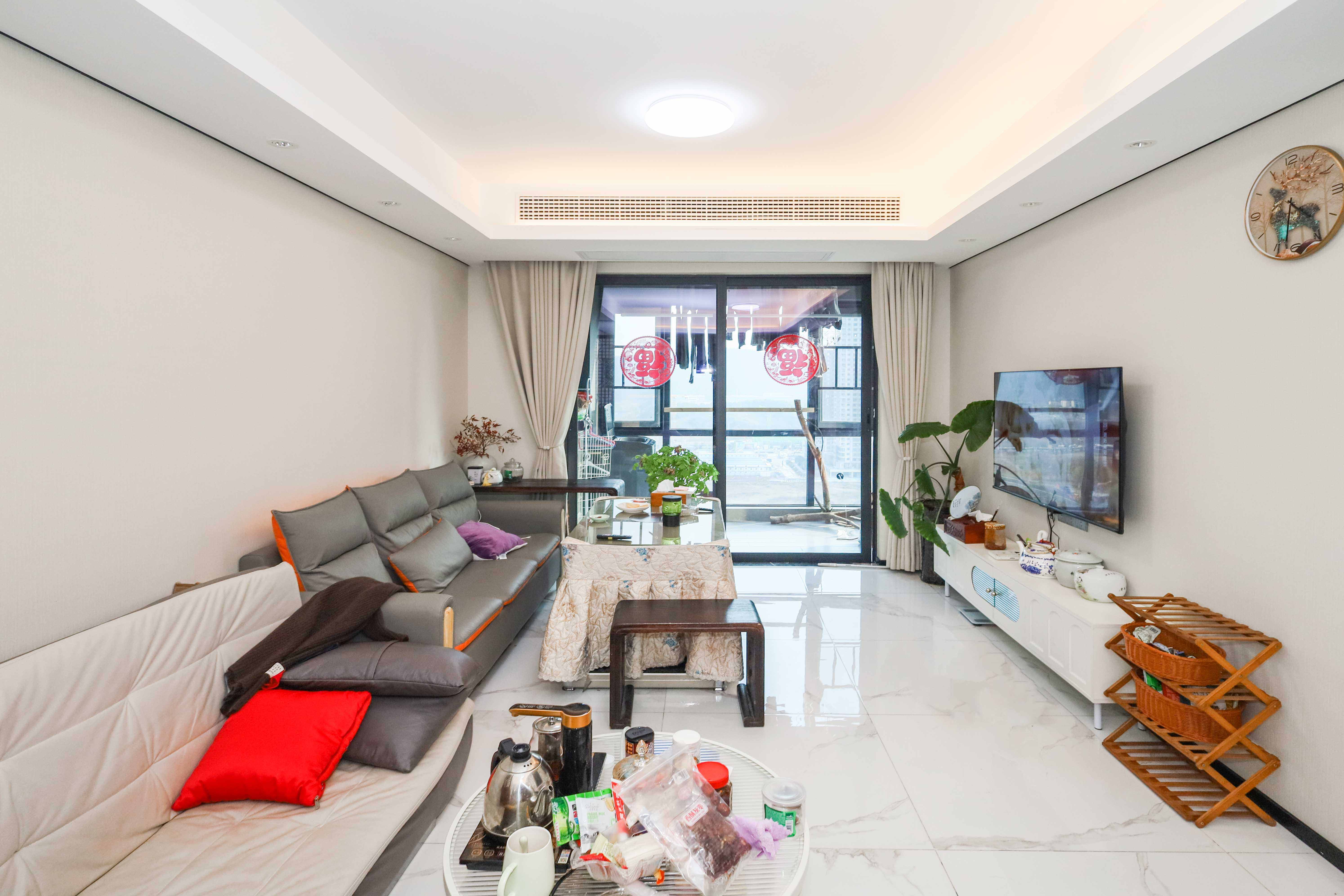 中海麓山境南区  3室2厅2卫    121.0万 中海麓山境南区  3室2厅2卫    121.0万客厅