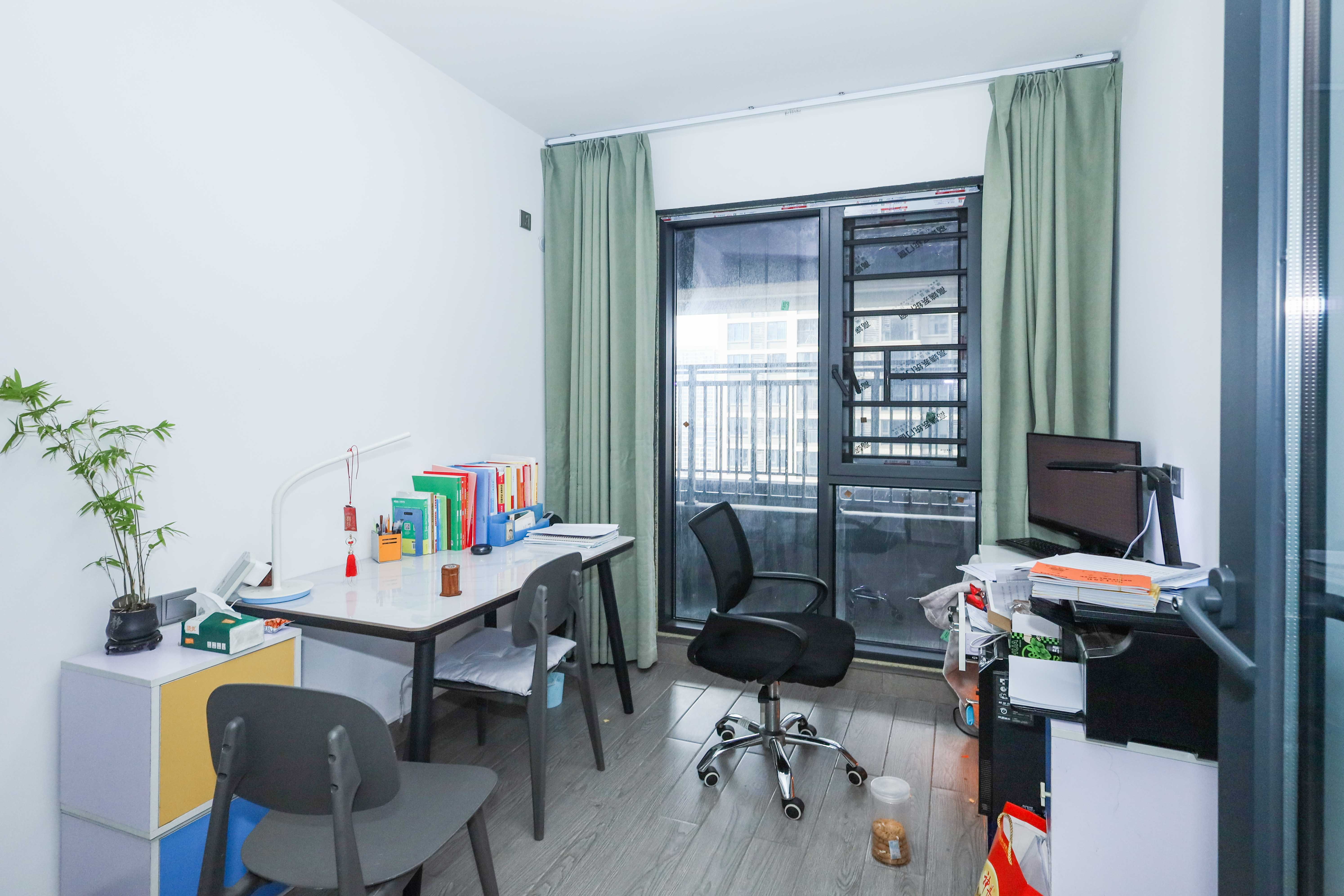 中海麓山境南区  3室2厅2卫    121.0万 中海麓山境南区  3室2厅2卫    121.0万卧室