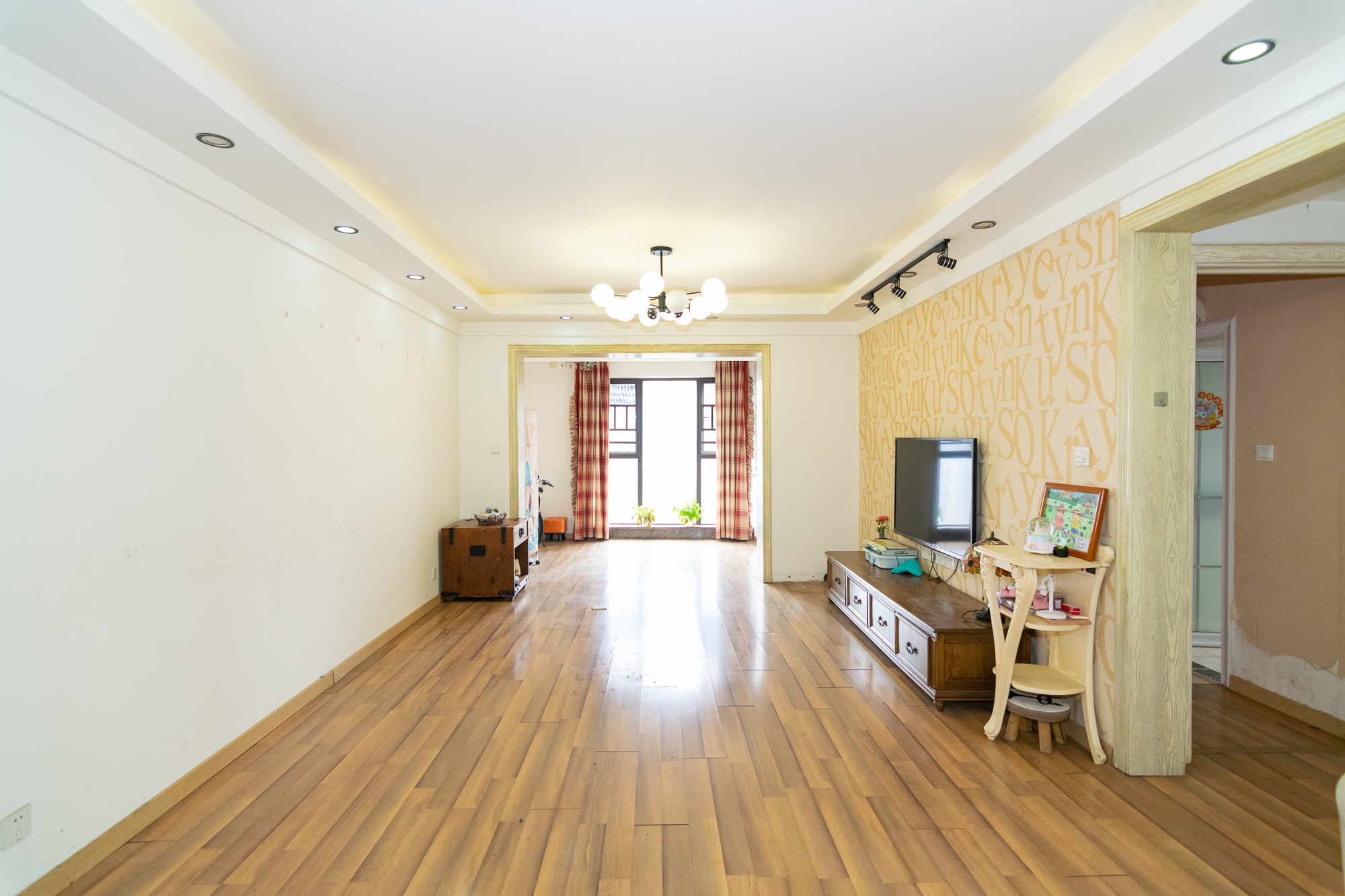 润和紫郡一期  3室2厅2卫    69.8万 润和紫郡一期  3室2厅2卫    69.8万客厅