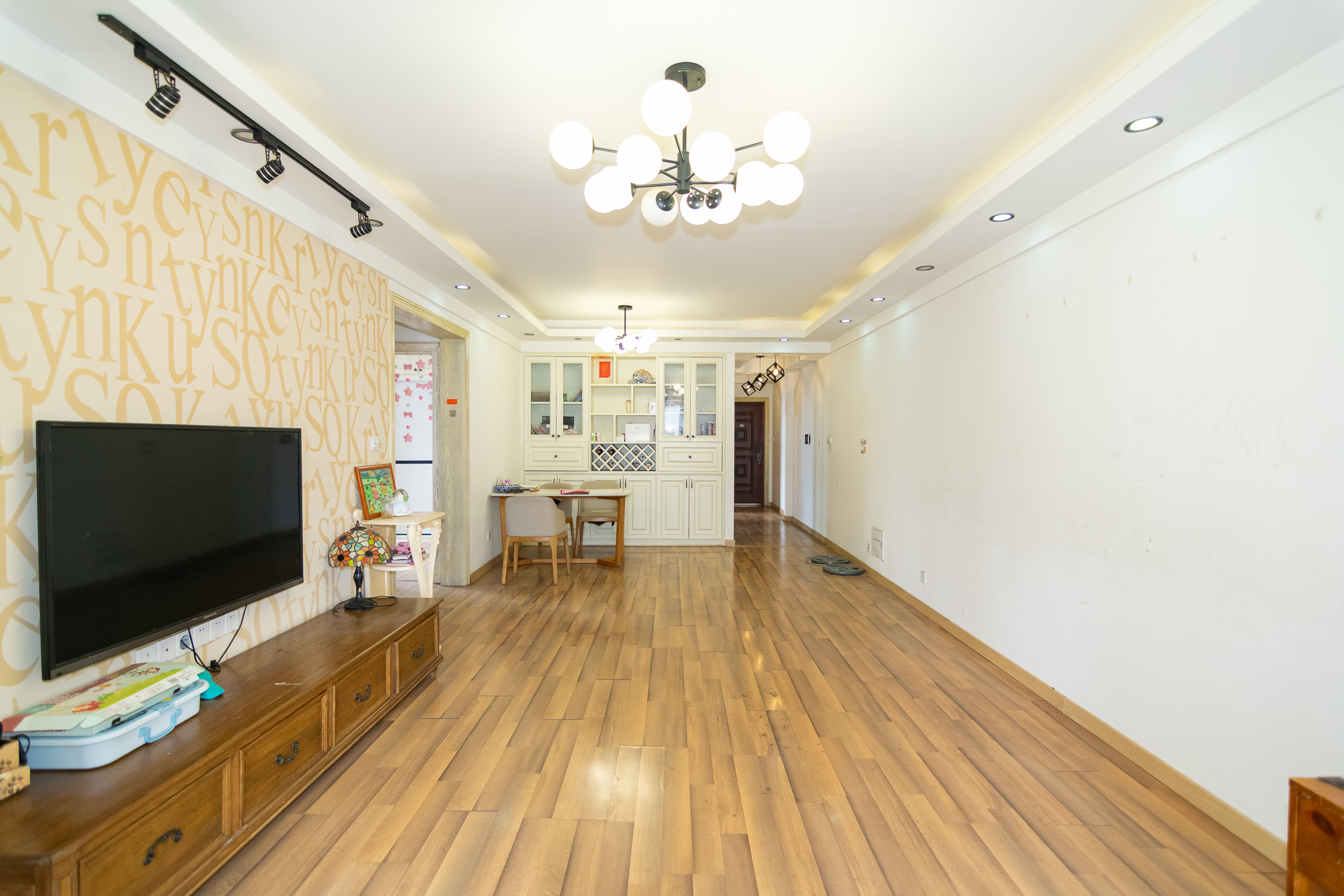 润和紫郡一期  3室2厅2卫    69.8万 润和紫郡一期  3室2厅2卫    69.8万客厅