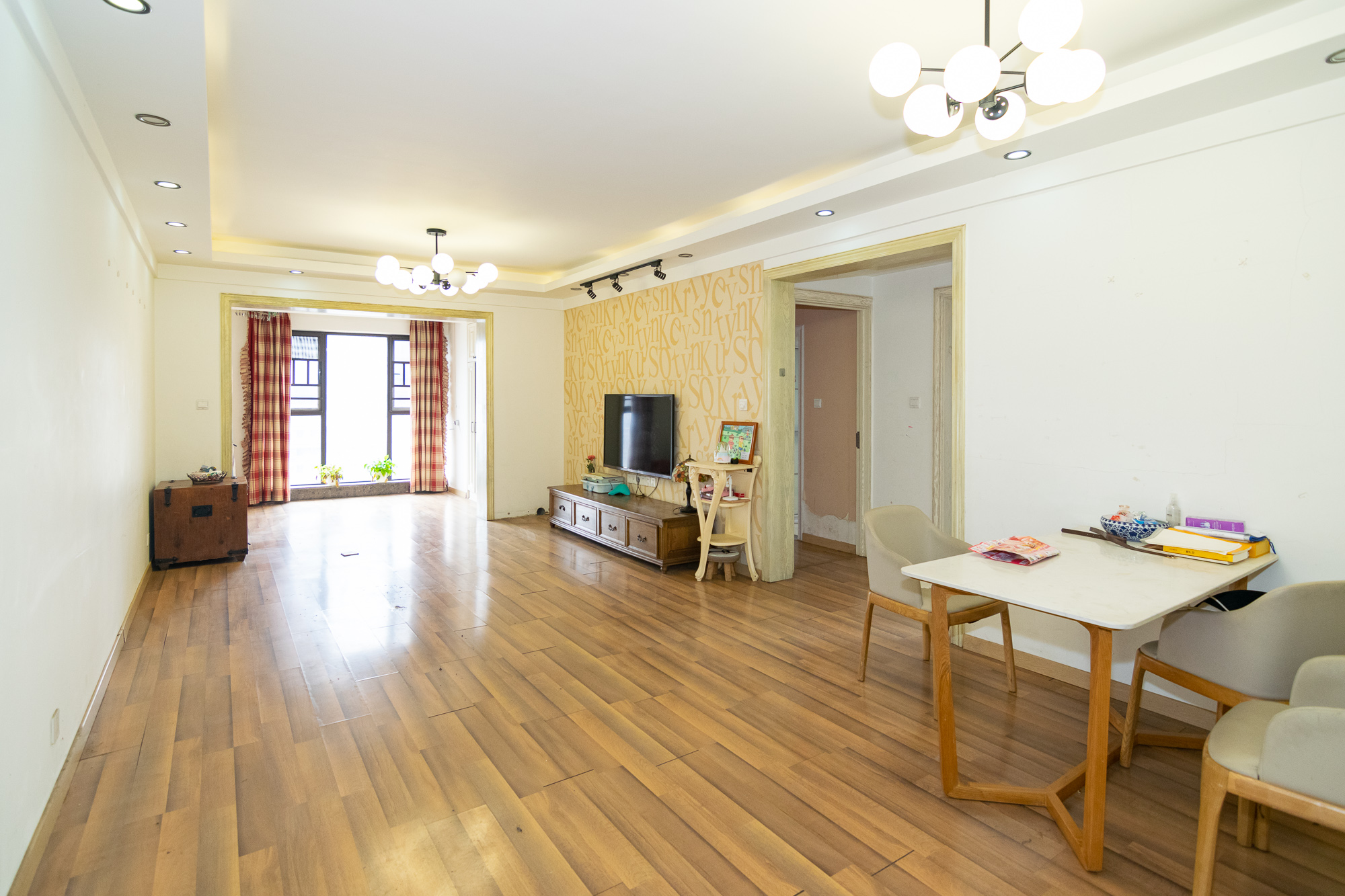 润和紫郡一期  3室2厅2卫    69.8万 润和紫郡一期  3室2厅2卫    69.8万客厅