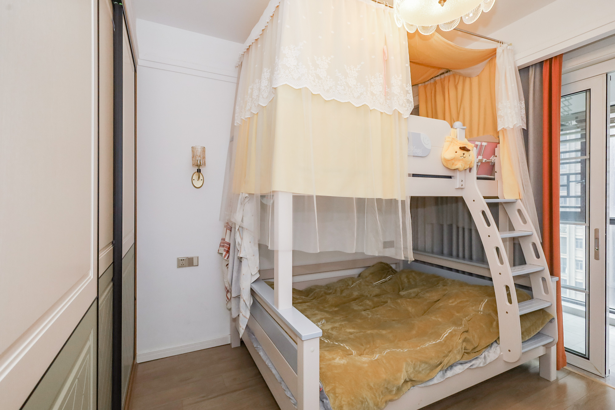 八方小区C区 3室2厅2卫 340.0万 八方小区C区 3室2厅2卫 340.0万卧室