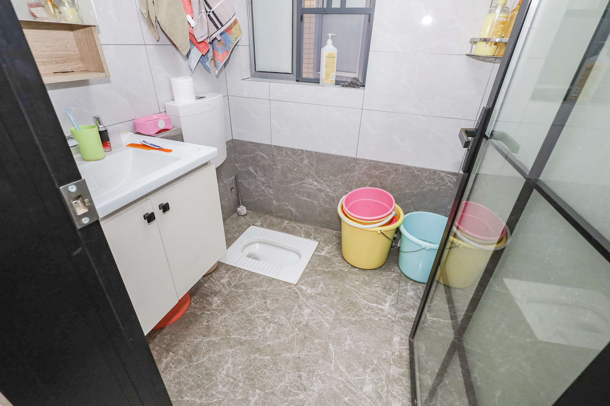 八方小区C区 3室2厅2卫 340.0万 八方小区C区 3室2厅2卫 340.0万卫生间