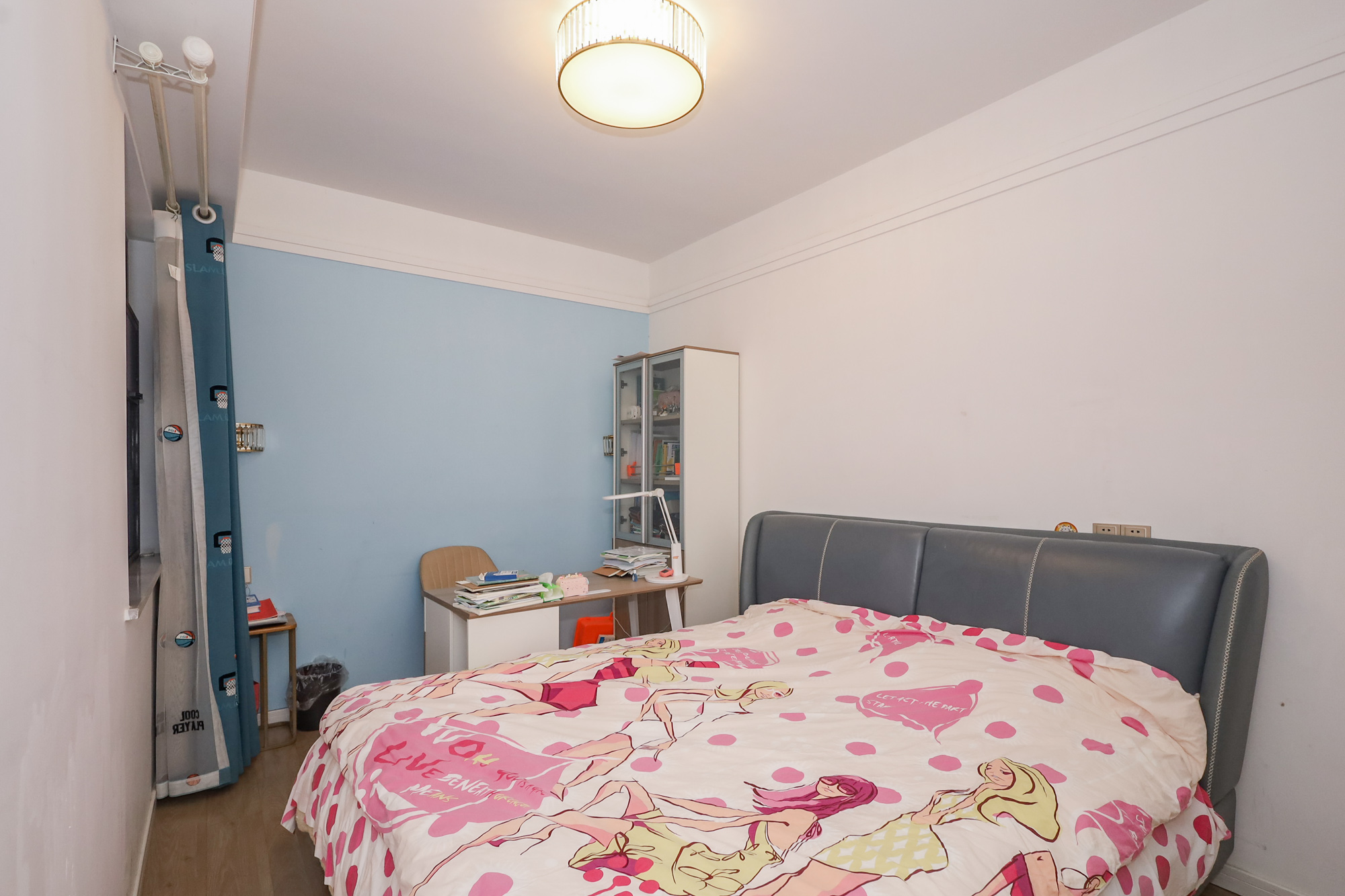 八方小区C区 3室2厅2卫 340.0万 八方小区C区 3室2厅2卫 340.0万卧室