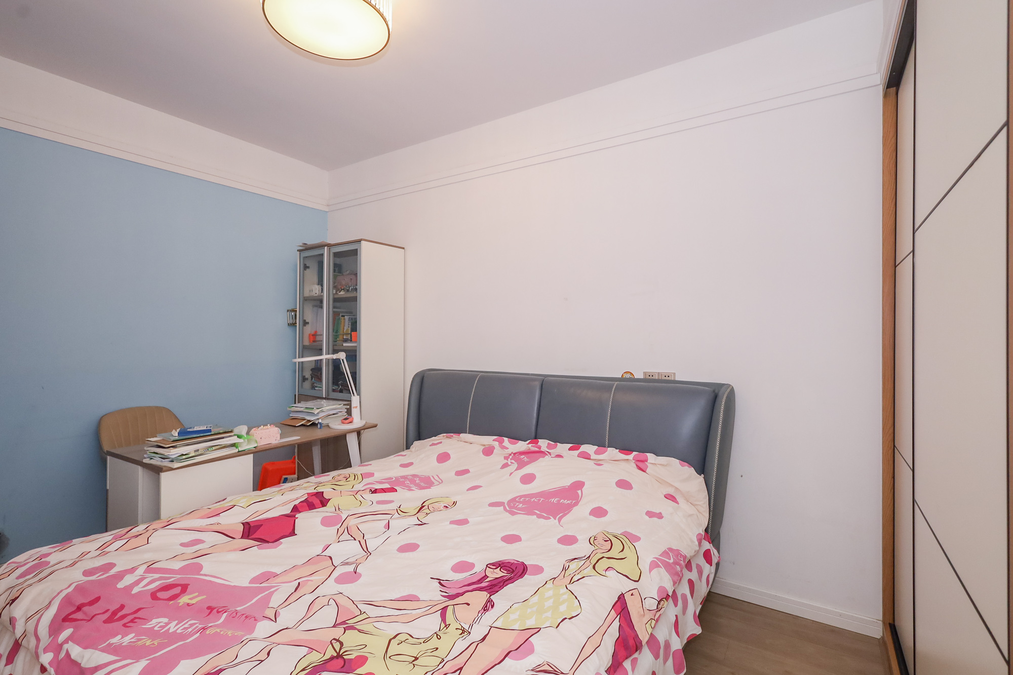 八方小区C区 3室2厅2卫 340.0万 八方小区C区 3室2厅2卫 340.0万卧室