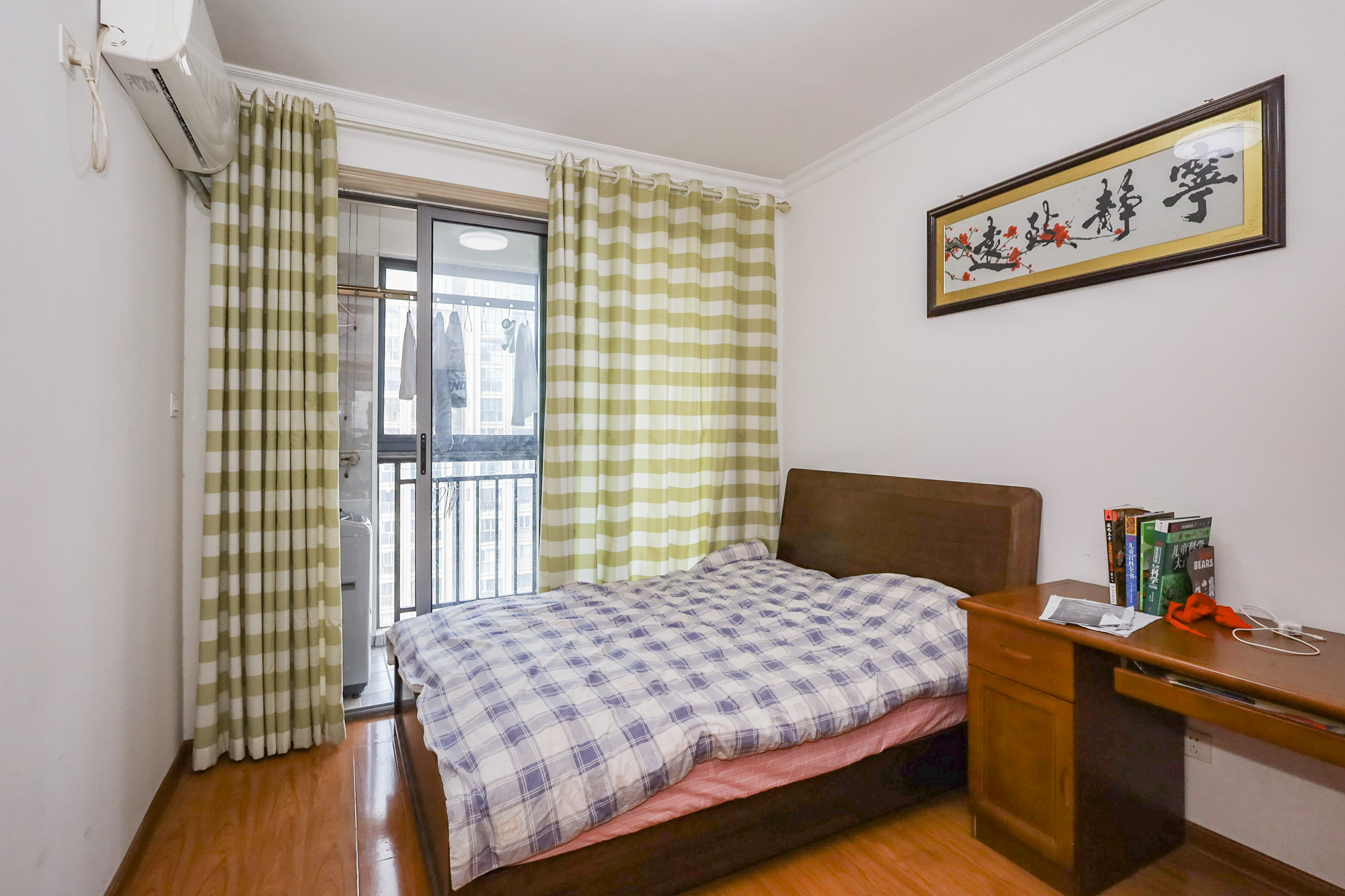 八方小区C区 3室2厅2卫 370.0万 八方小区C区 3室2厅2卫 370.0万卧室