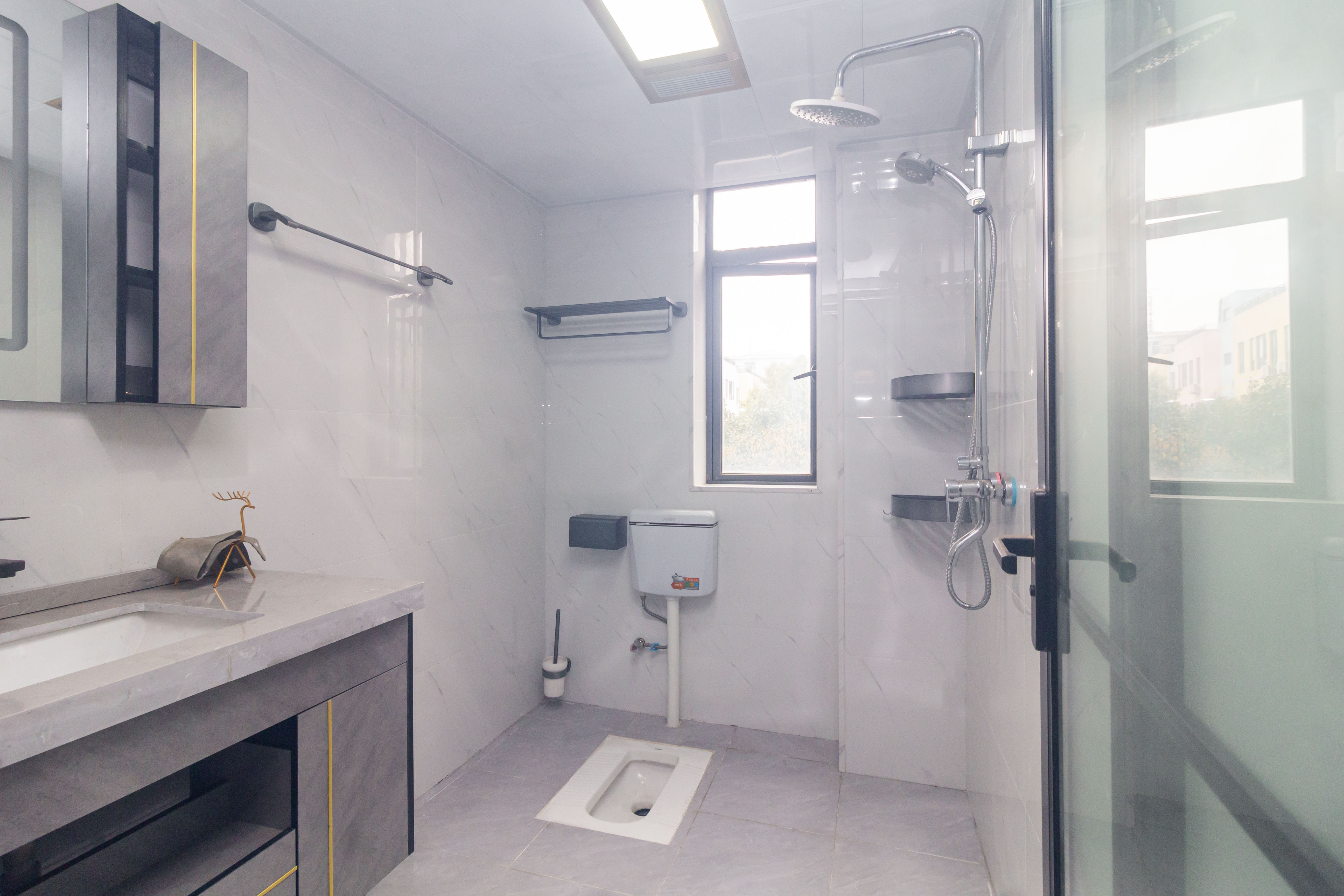 中国铁建国际城二期 3室2厅1卫 52.5万 中国铁建国际城二期 3室2厅1卫 52.5万卫生间