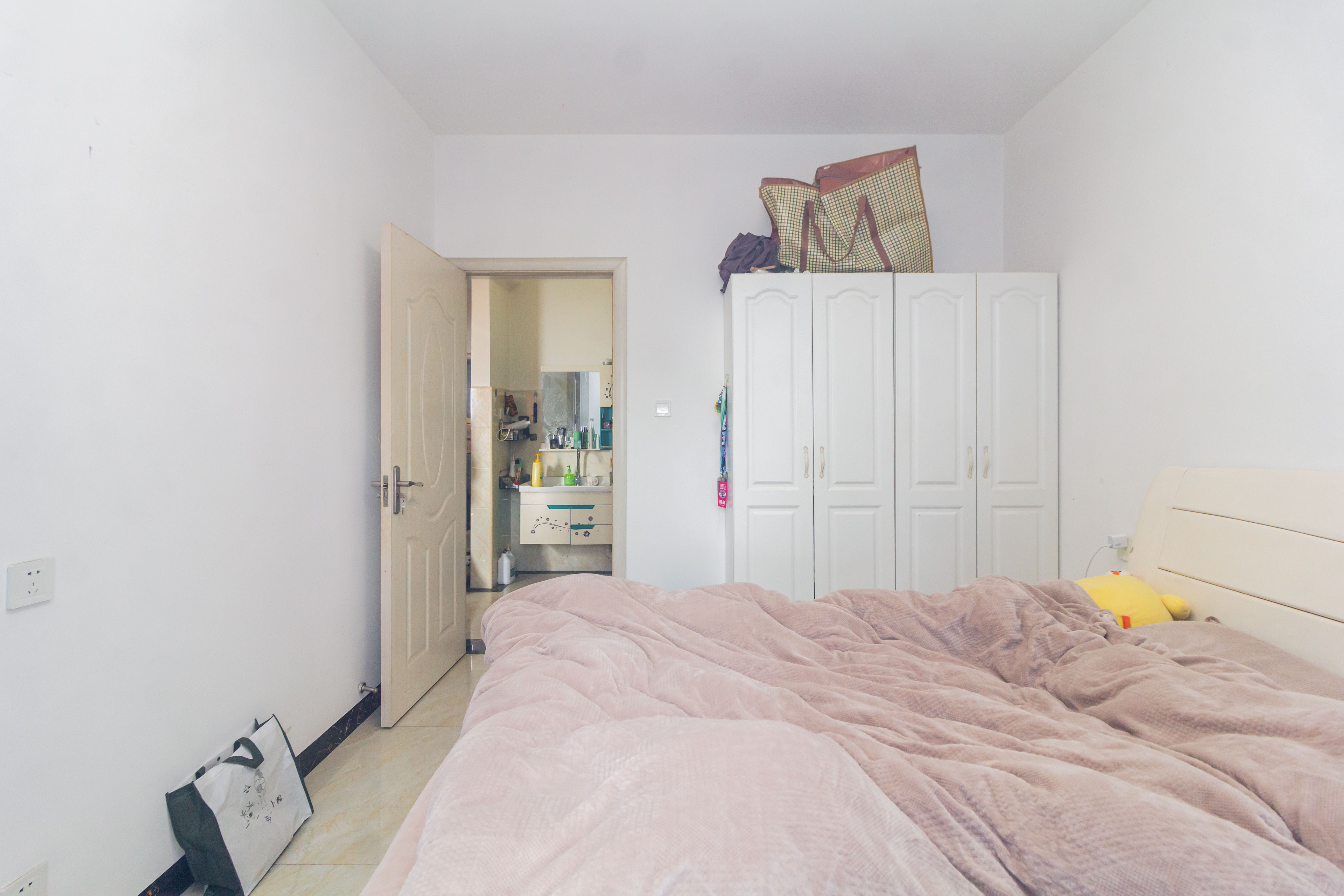 爵世名邸东湖(东湖壹号企业总部基地)  2室2厅1卫    52.0万 爵世名邸东湖(东湖壹号企业总部基地)  2室2厅1卫    52.0万卧室