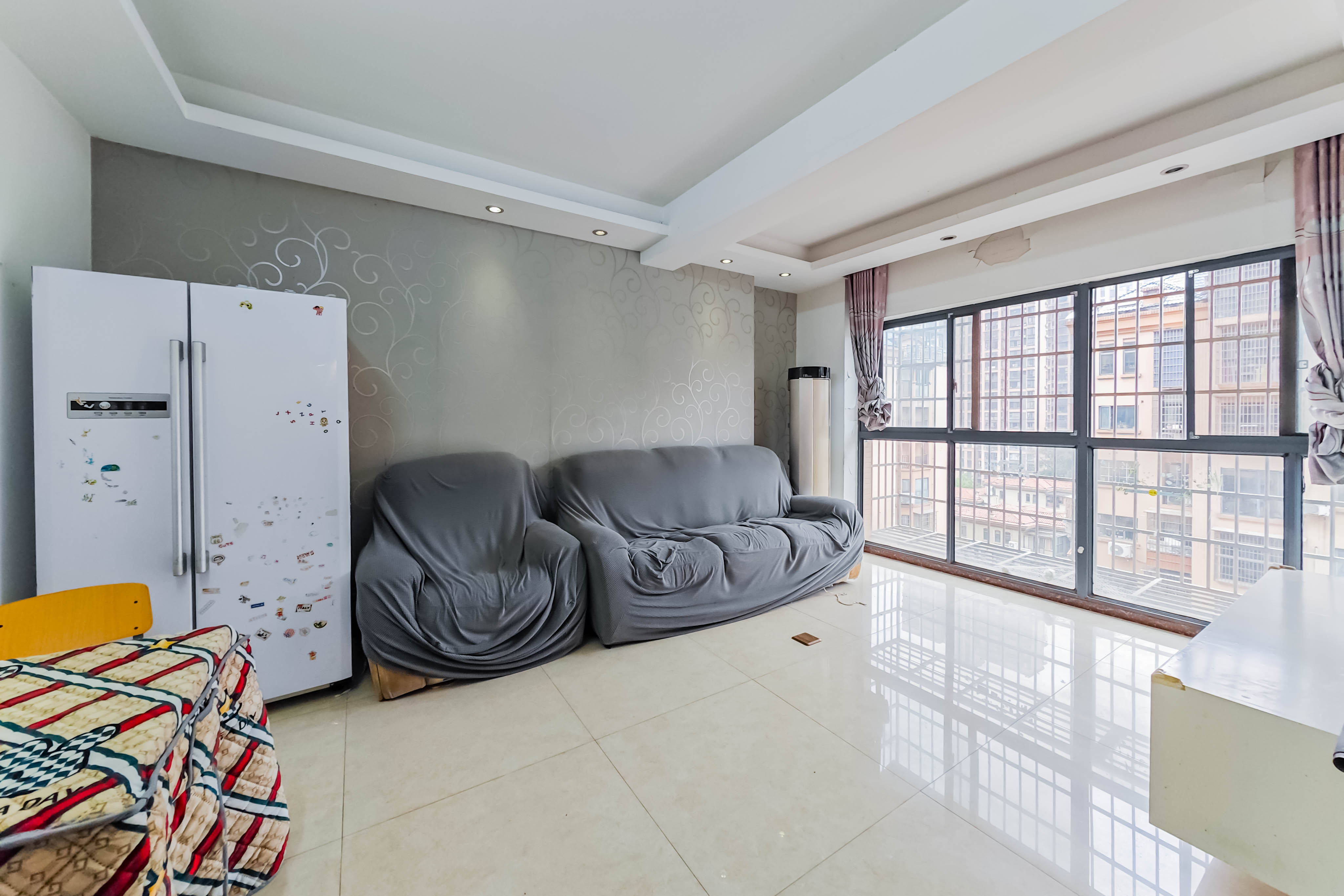 中城丽景香山园  3室2厅2卫   126.00万客厅