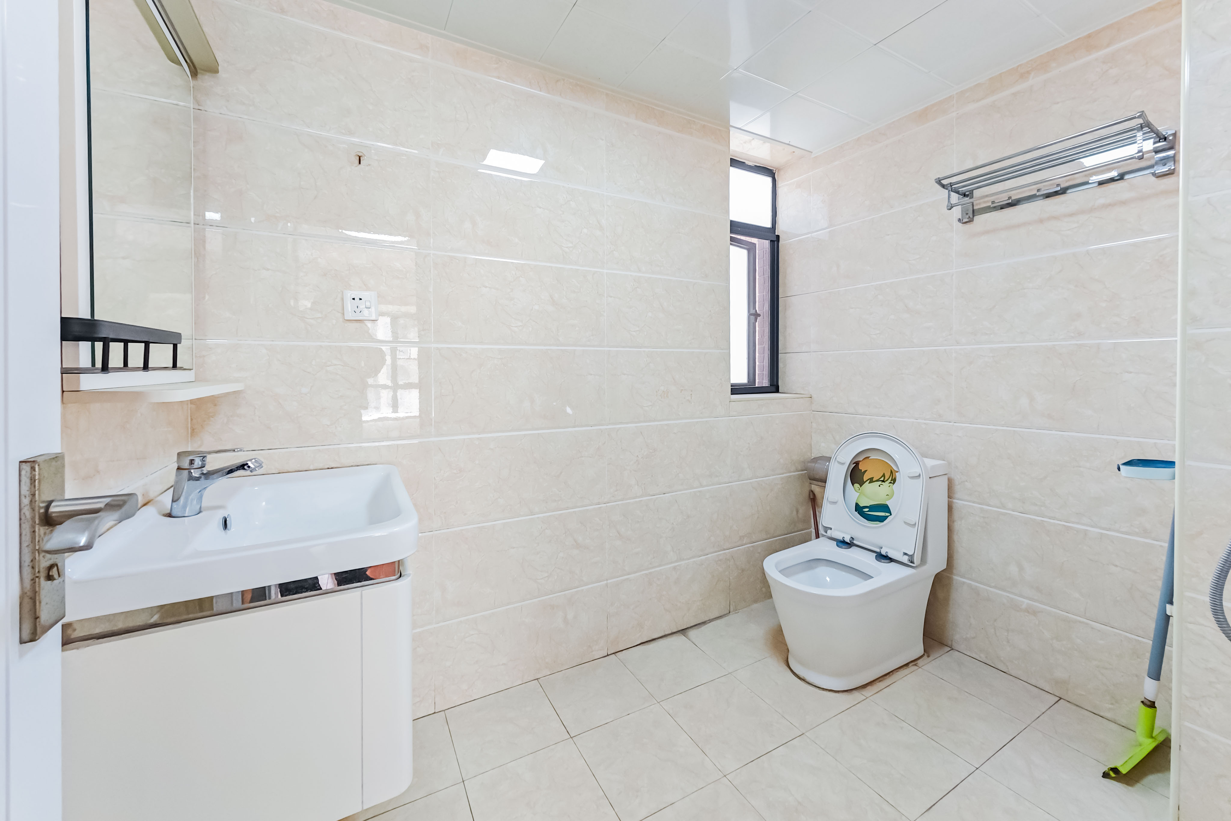 香樟兰亭(朗峰苑)  4室2厅2卫    148.0万 香樟兰亭(朗峰苑)  4室2厅2卫    148.0万卫生间