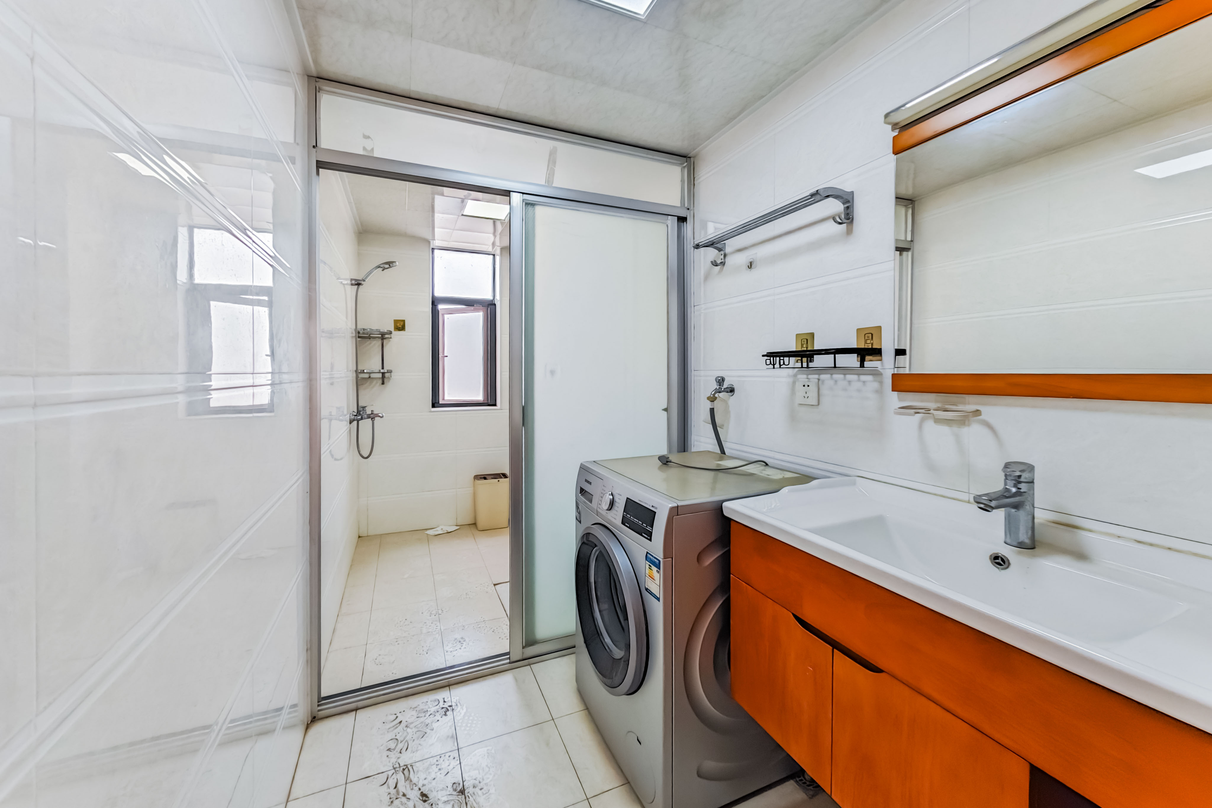 香樟兰亭(朗峰苑)  4室2厅2卫    148.0万 香樟兰亭(朗峰苑)  4室2厅2卫    148.0万卫生间