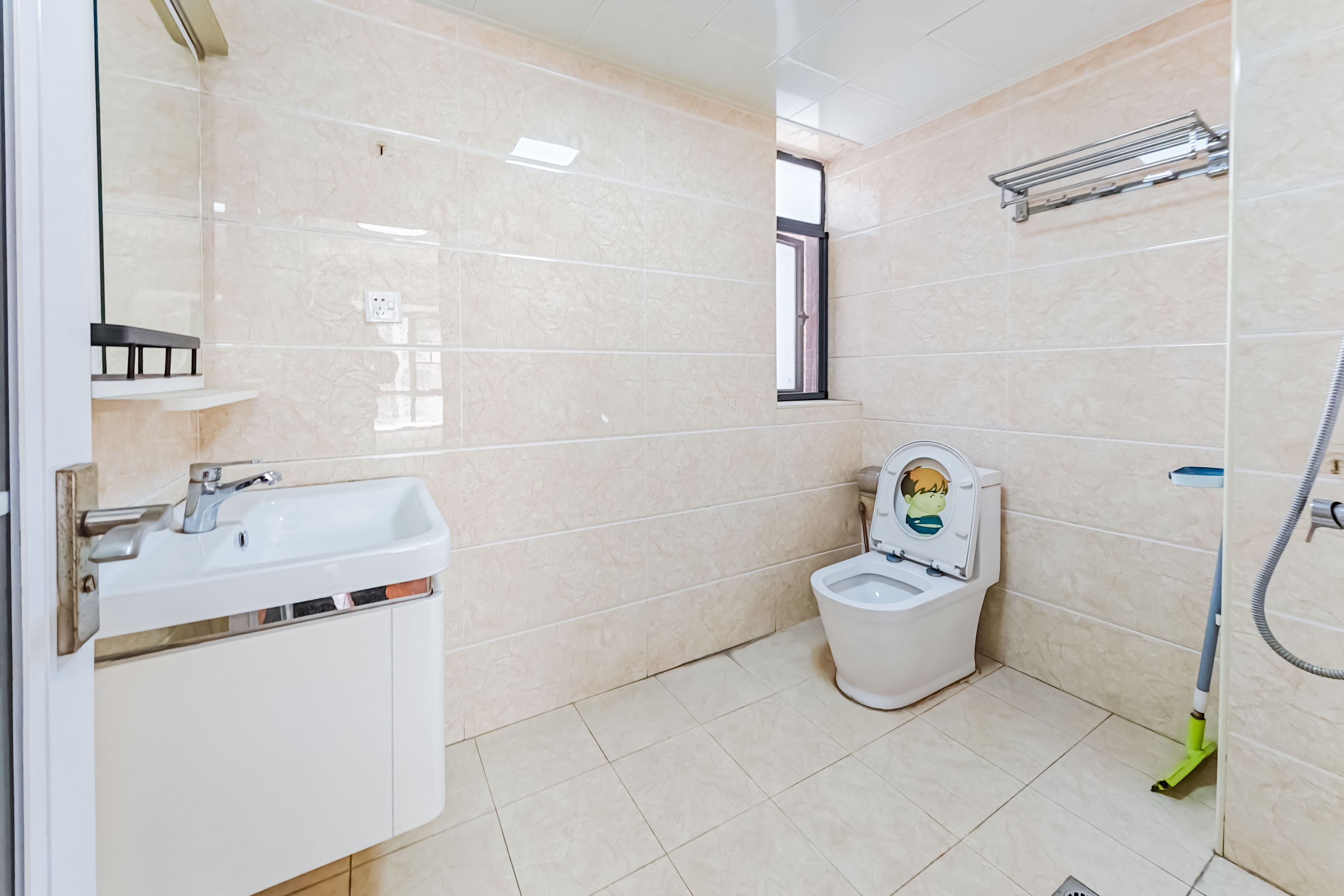 香樟兰亭(朗峰苑)  4室2厅2卫    148.0万 香樟兰亭(朗峰苑)  4室2厅2卫    148.0万卫生间