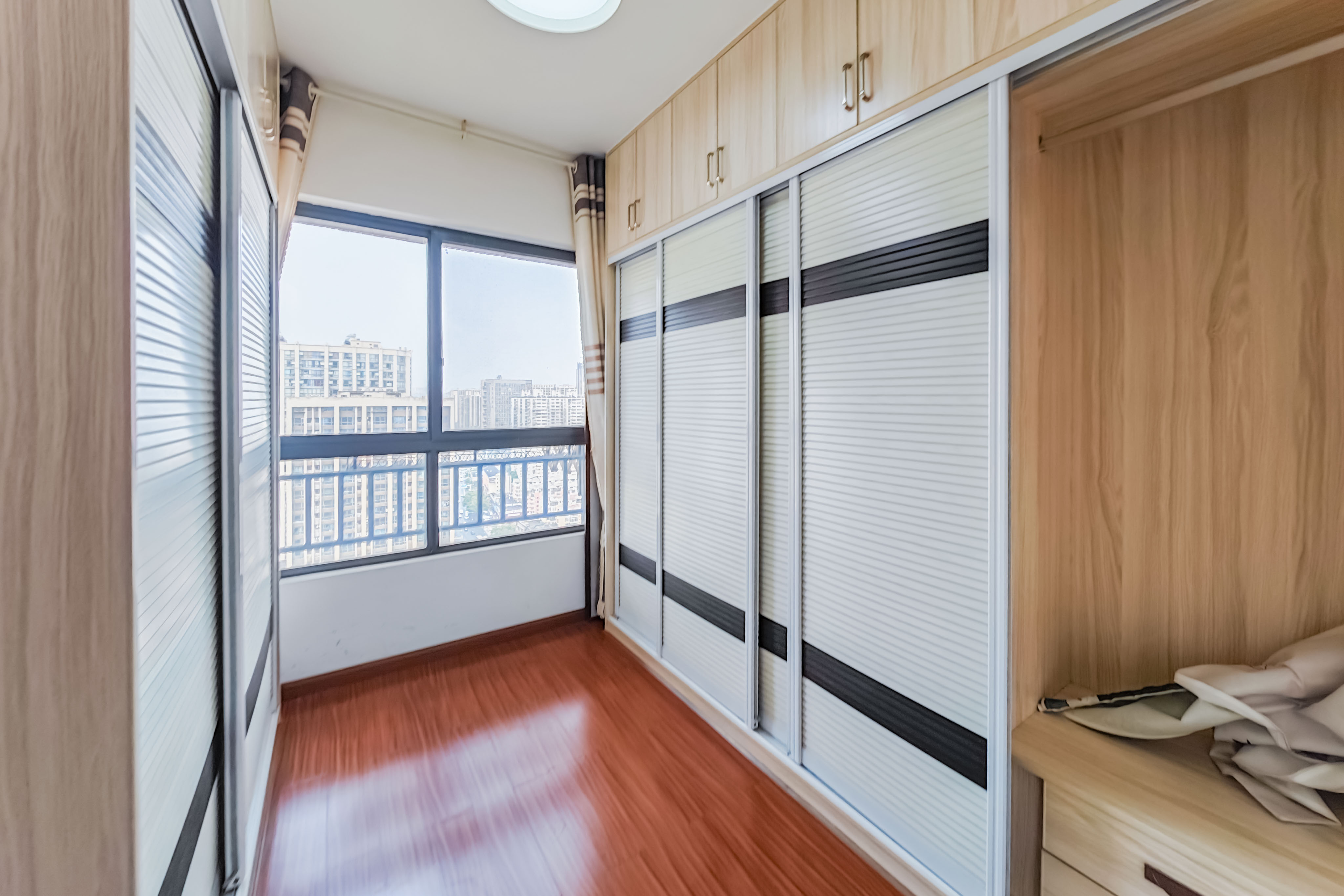 香樟兰亭(朗峰苑)  4室2厅2卫    148.0万 香樟兰亭(朗峰苑)  4室2厅2卫    148.0万卧室