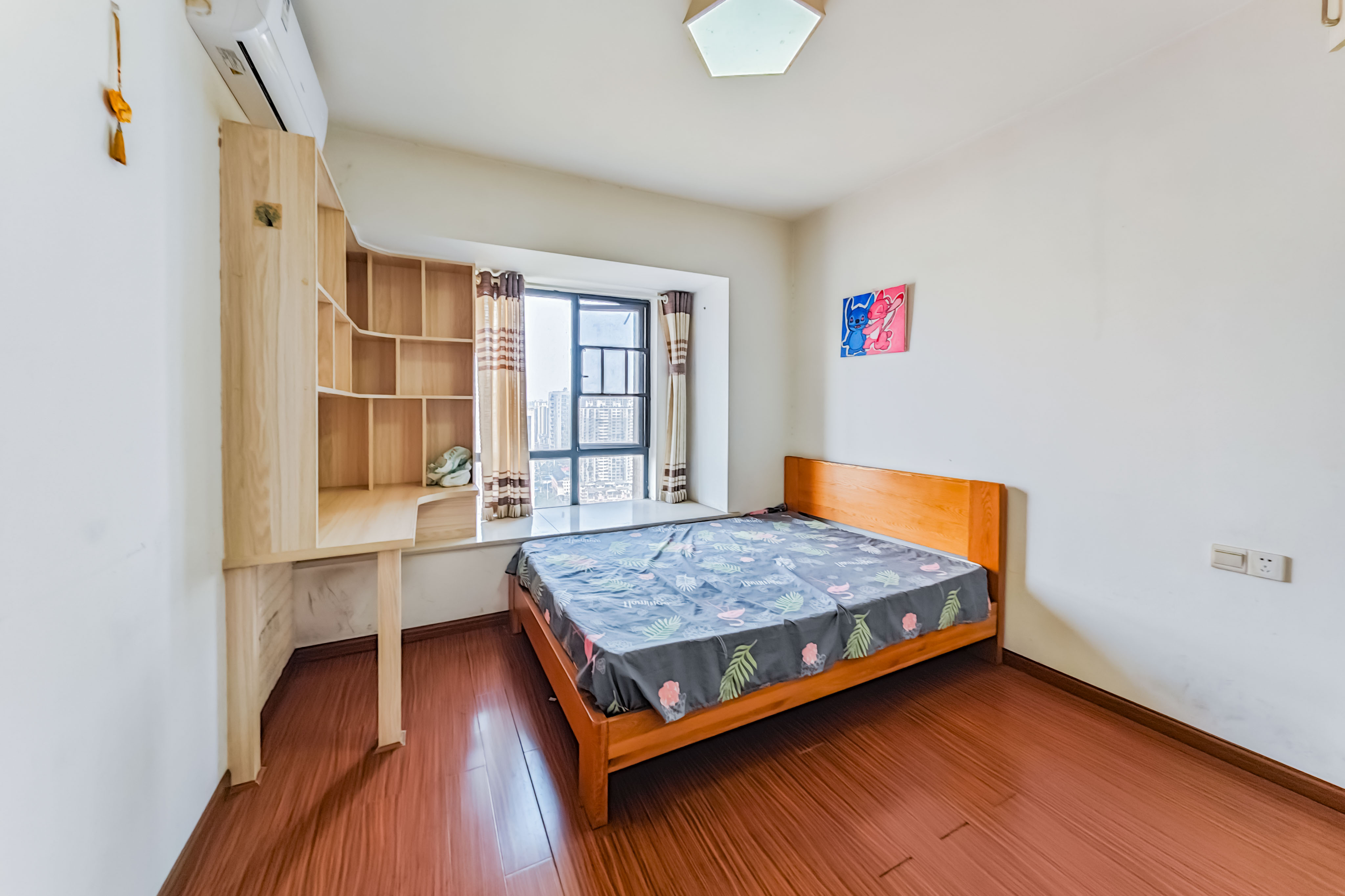 香樟兰亭(朗峰苑)  4室2厅2卫    148.0万 香樟兰亭(朗峰苑)  4室2厅2卫    148.0万卧室