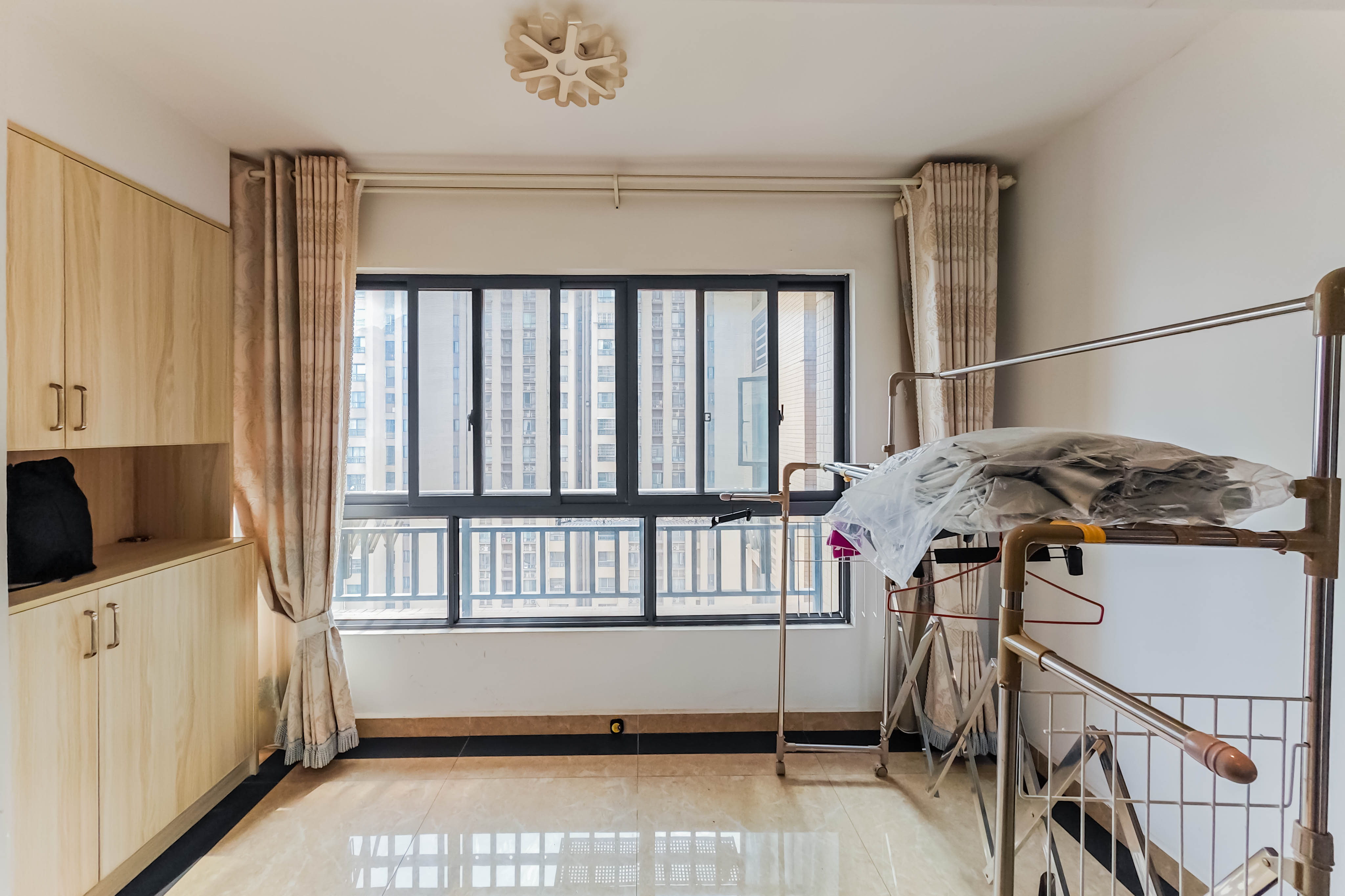 香樟兰亭(朗峰苑)  4室2厅2卫    148.0万 香樟兰亭(朗峰苑)  4室2厅2卫    148.0万阳台