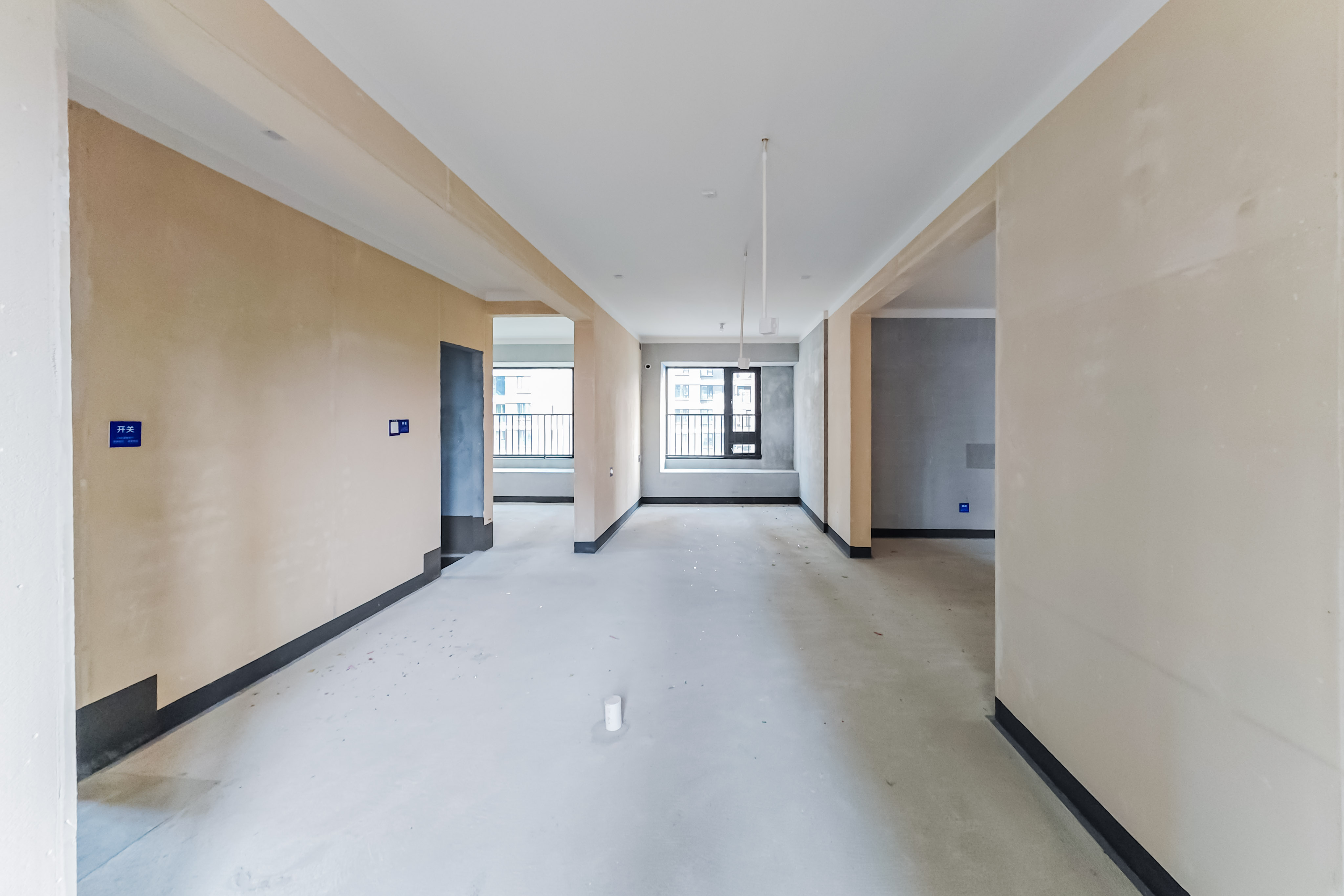 建发玖洲观澜  4室2厅2卫   230.00万客厅