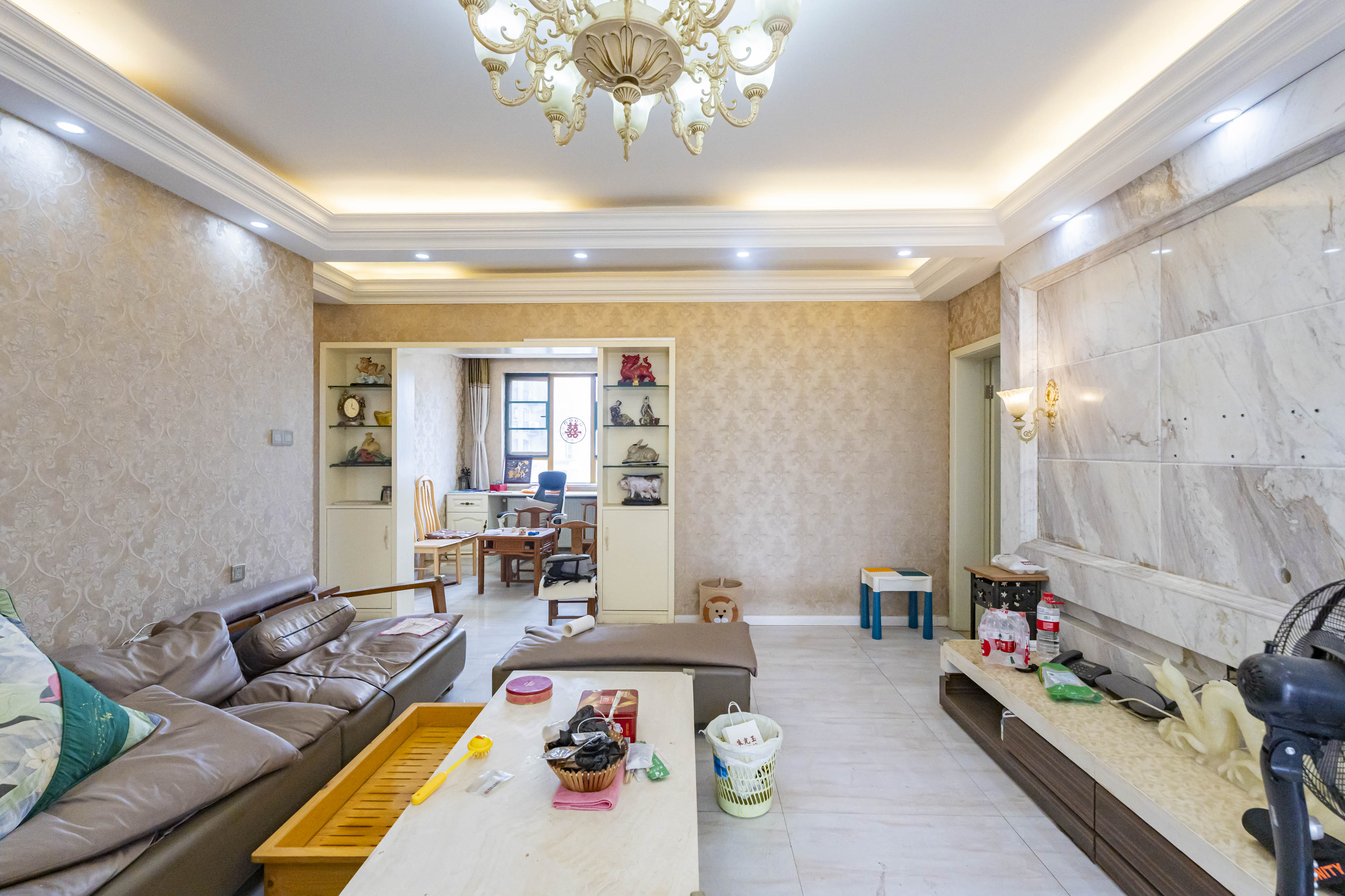 天健芙蓉盛世一期  3室2厅2卫    150.0万 天健芙蓉盛世一期  3室2厅2卫    150.0万客厅