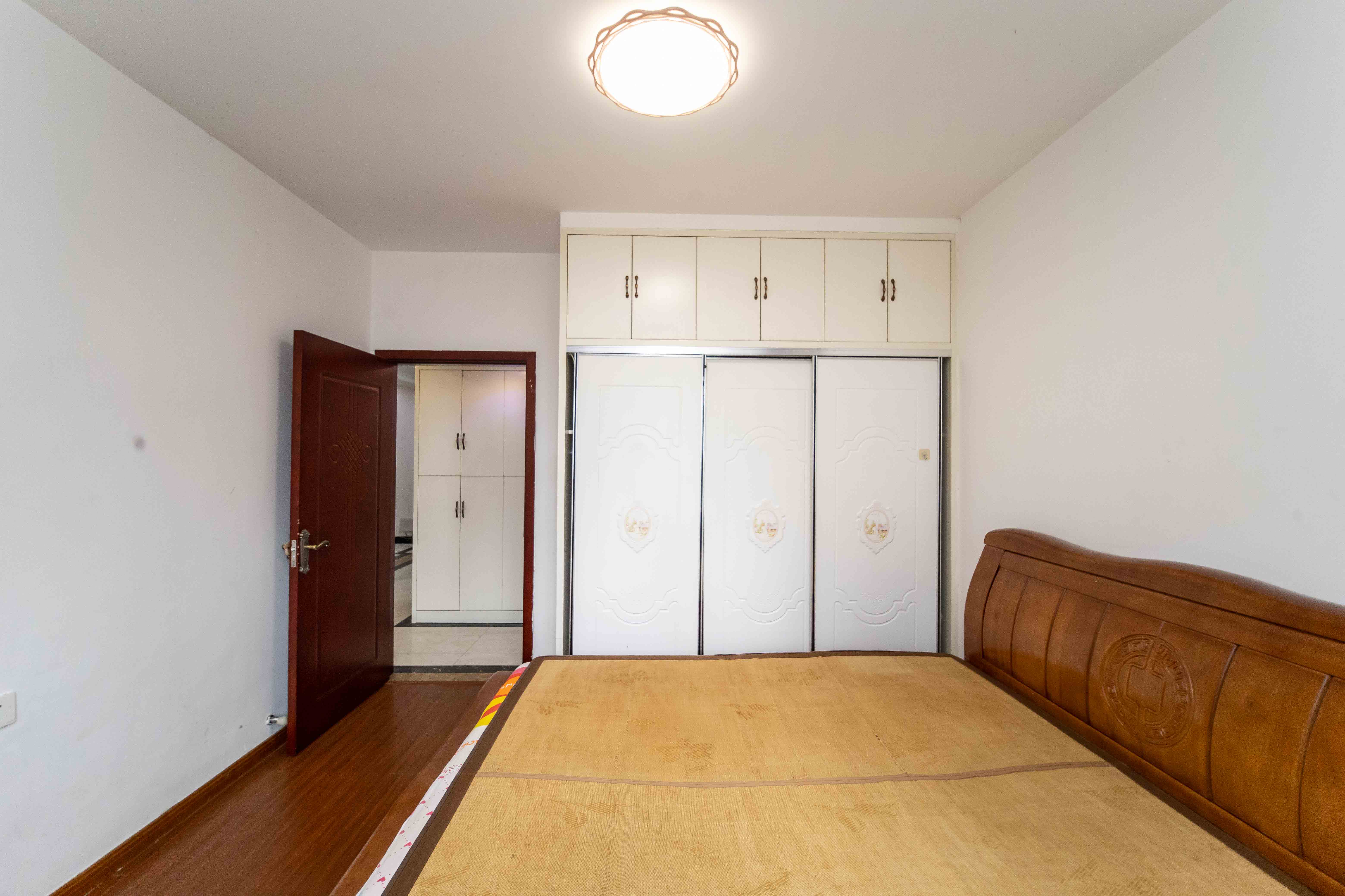 鸿基橄榄君庭 3室1厅1卫 64.0万 鸿基橄榄君庭 3室1厅1卫 64.0万卧室