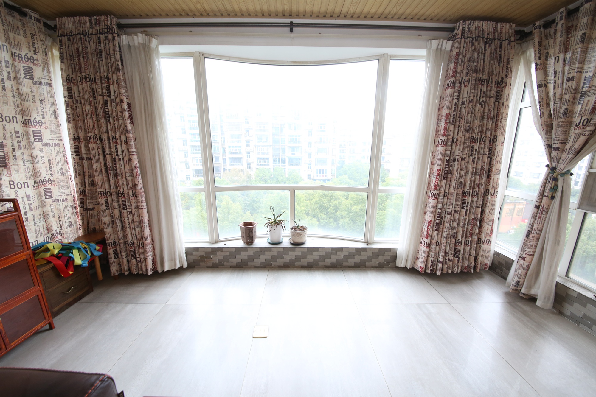 雍景园  3室2厅2卫   202.00万阳台