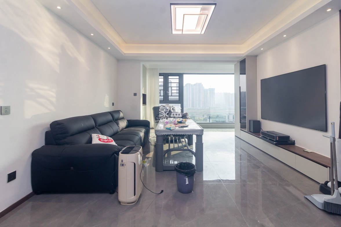 美的云樾 4室2厅2卫 220.0万 美的云樾 4室2厅2卫 220.0万客厅