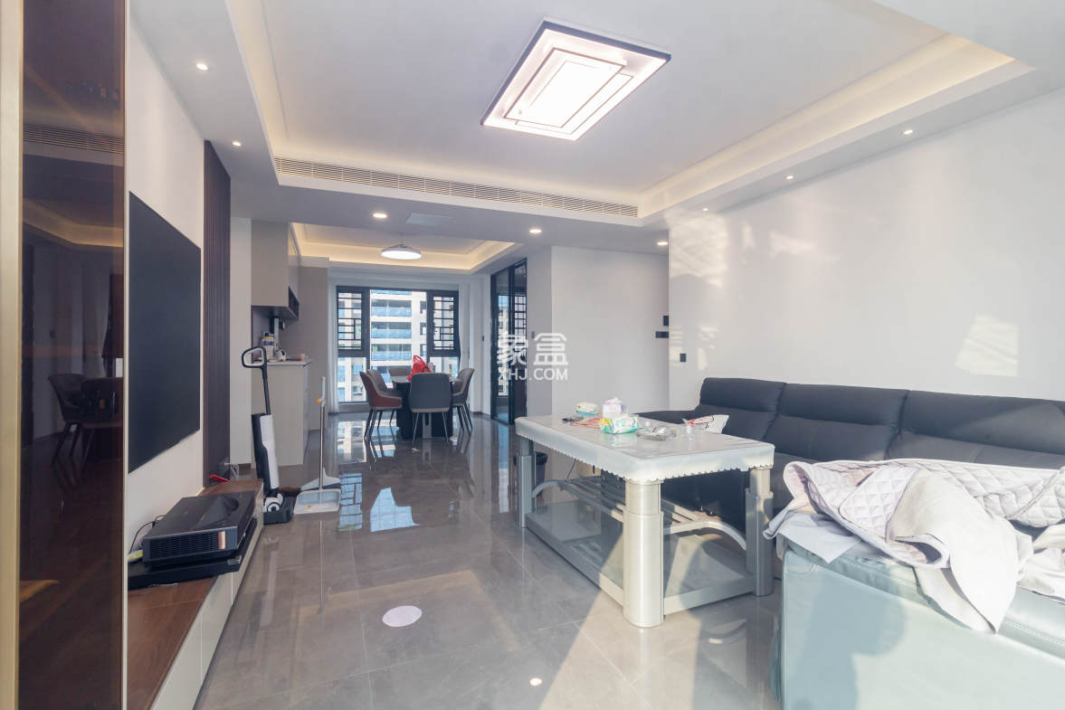 美的云樾 4室2厅2卫 220.0万 美的云樾 4室2厅2卫 220.0万客厅