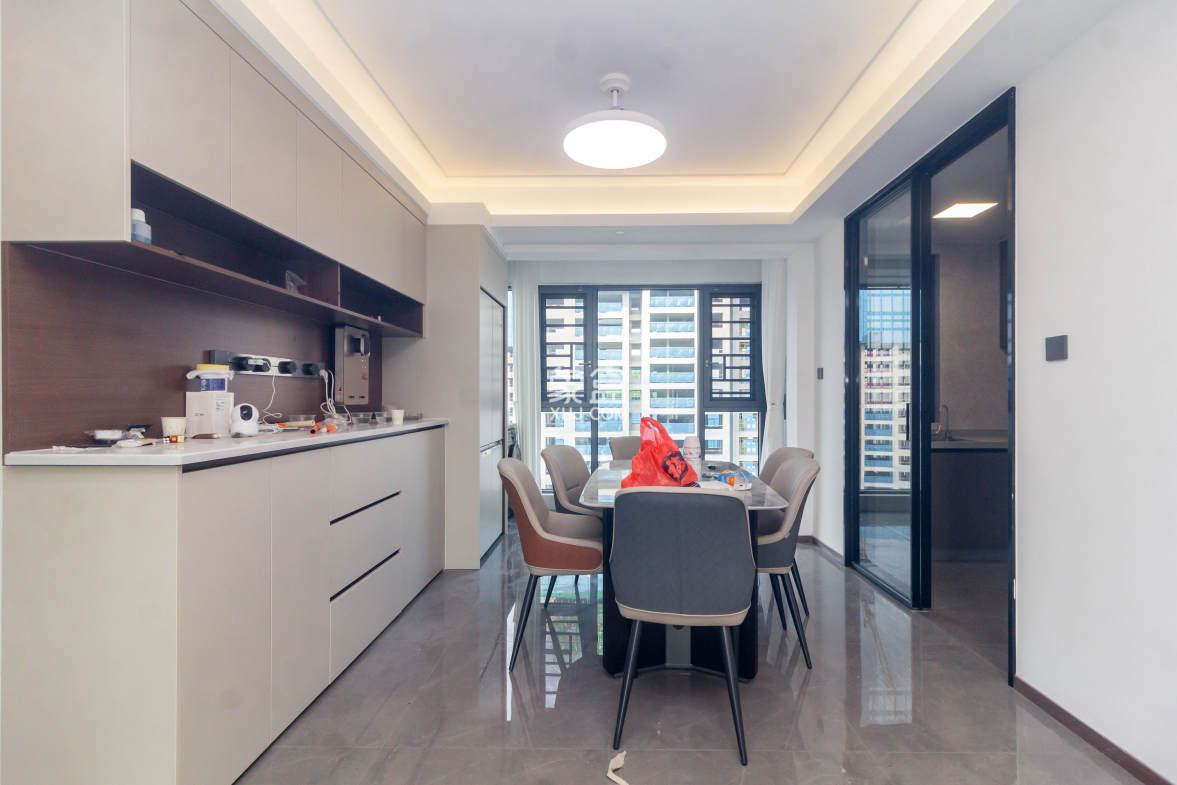 美的云樾 4室2厅2卫 220.0万 美的云樾 4室2厅2卫 220.0万客厅