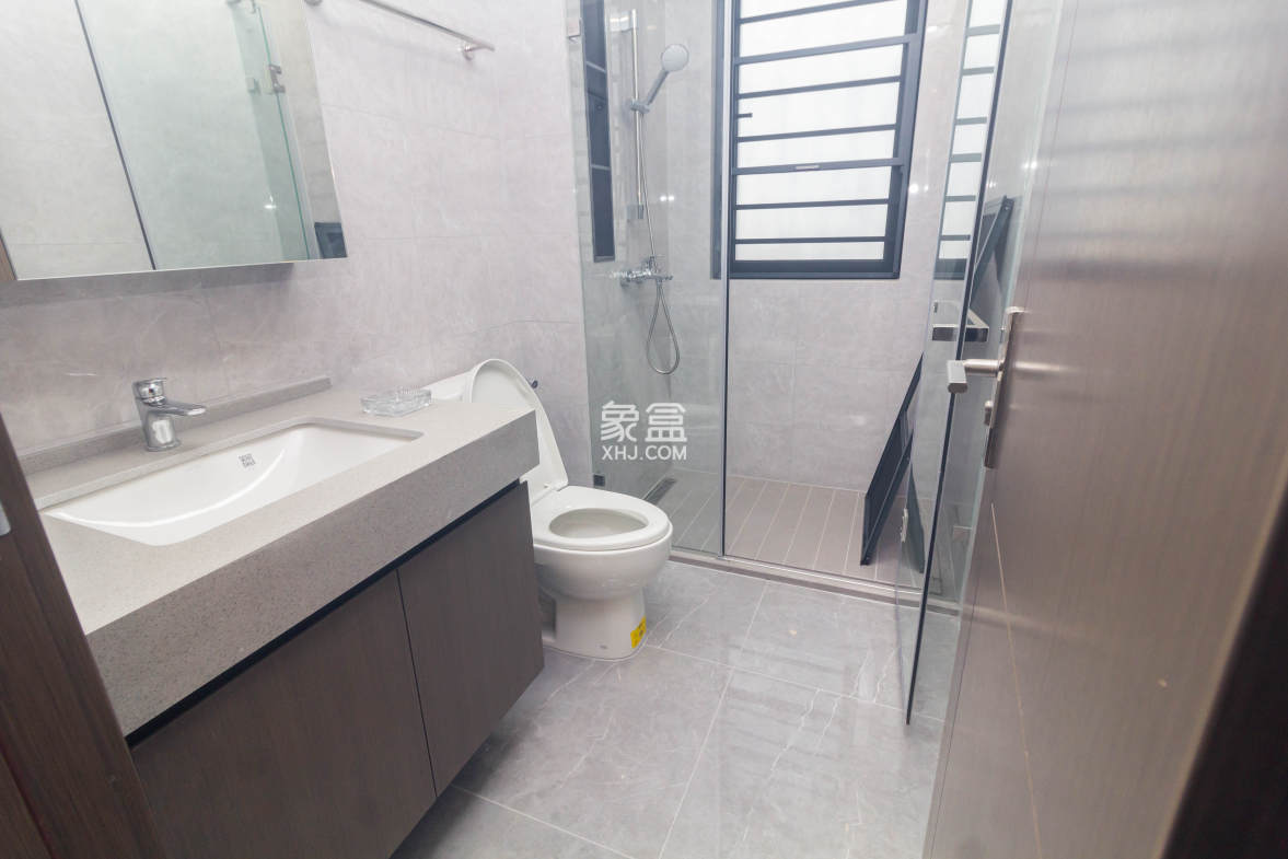 美的云樾 4室2厅2卫 220.0万 美的云樾 4室2厅2卫 220.0万卫生间