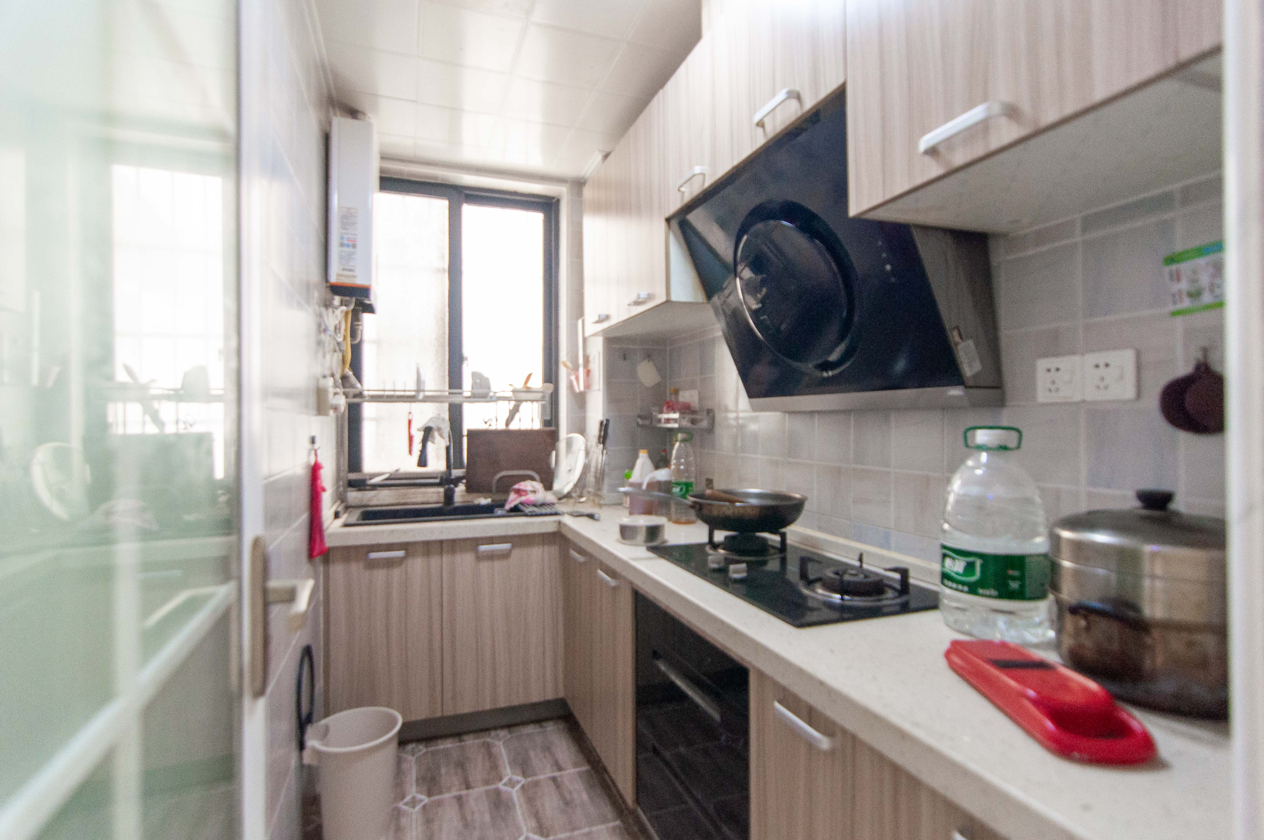 西子湖畔沃府  3室2厅1卫    99.8万 西子湖畔沃府  3室2厅1卫    99.8万厨房