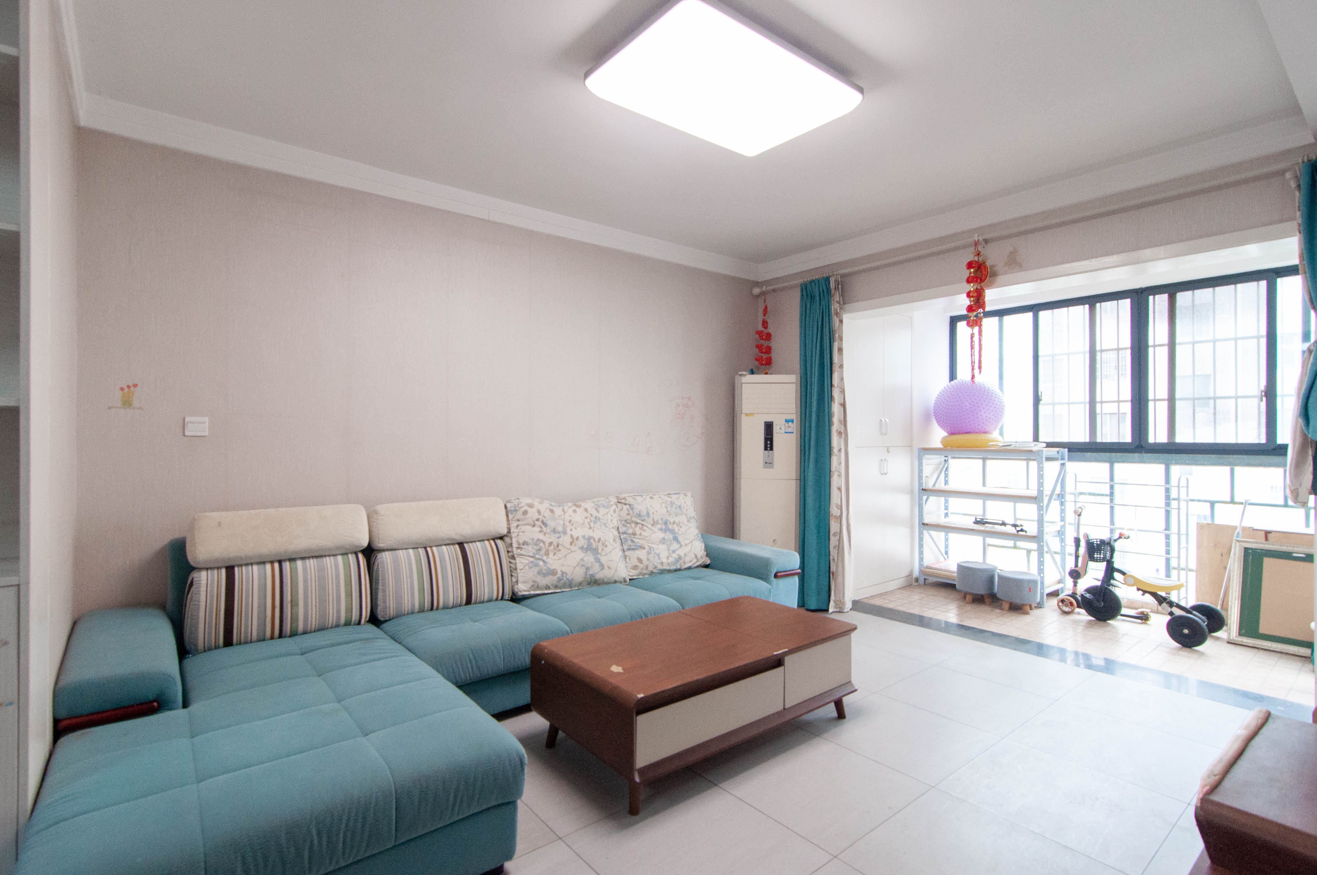 西子湖畔沃府  3室2厅1卫    99.8万 西子湖畔沃府  3室2厅1卫    99.8万客厅