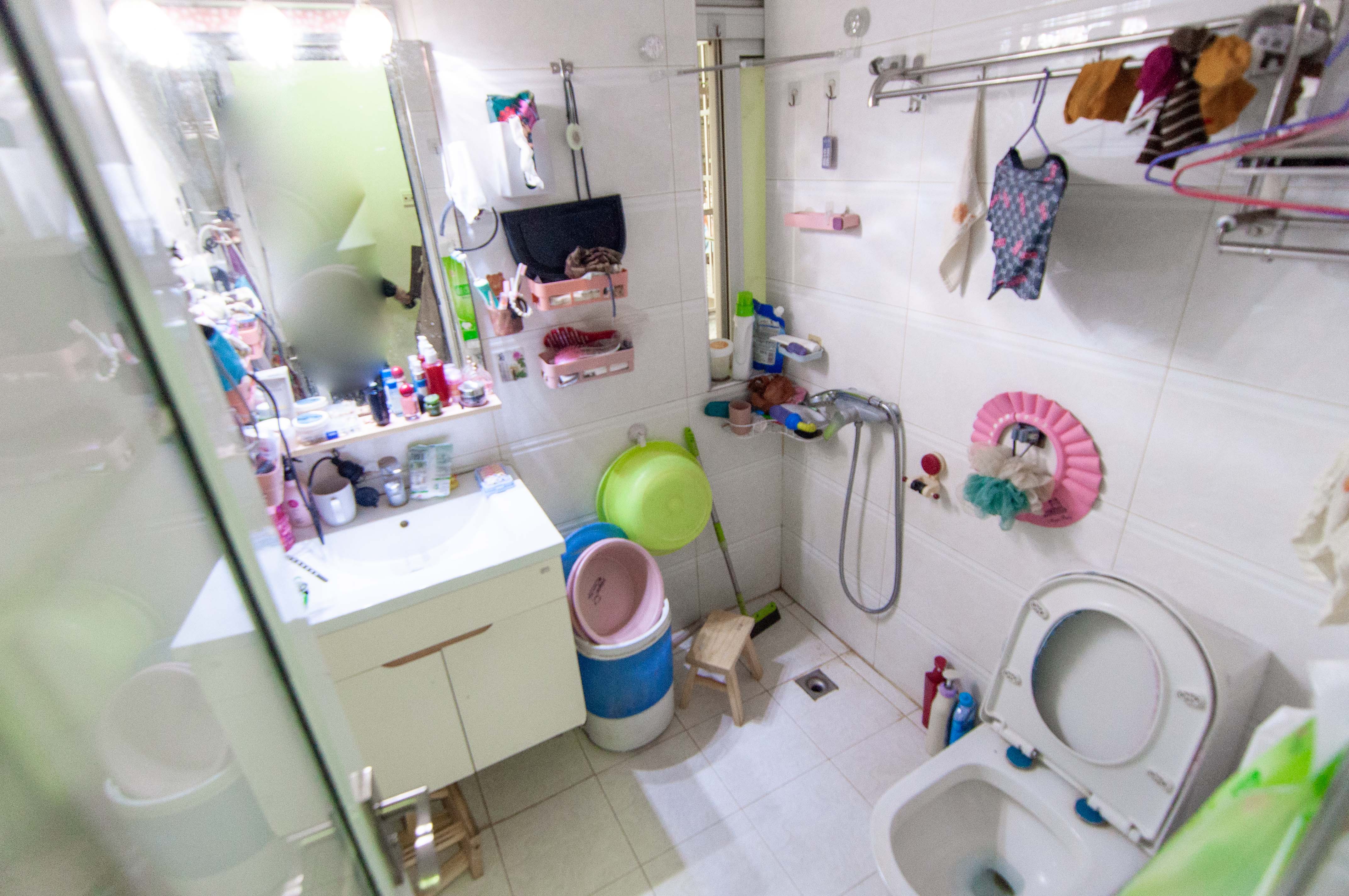 中房F联邦 3室2厅1卫 82.8万 中房F联邦 3室2厅1卫 82.8万卫生间