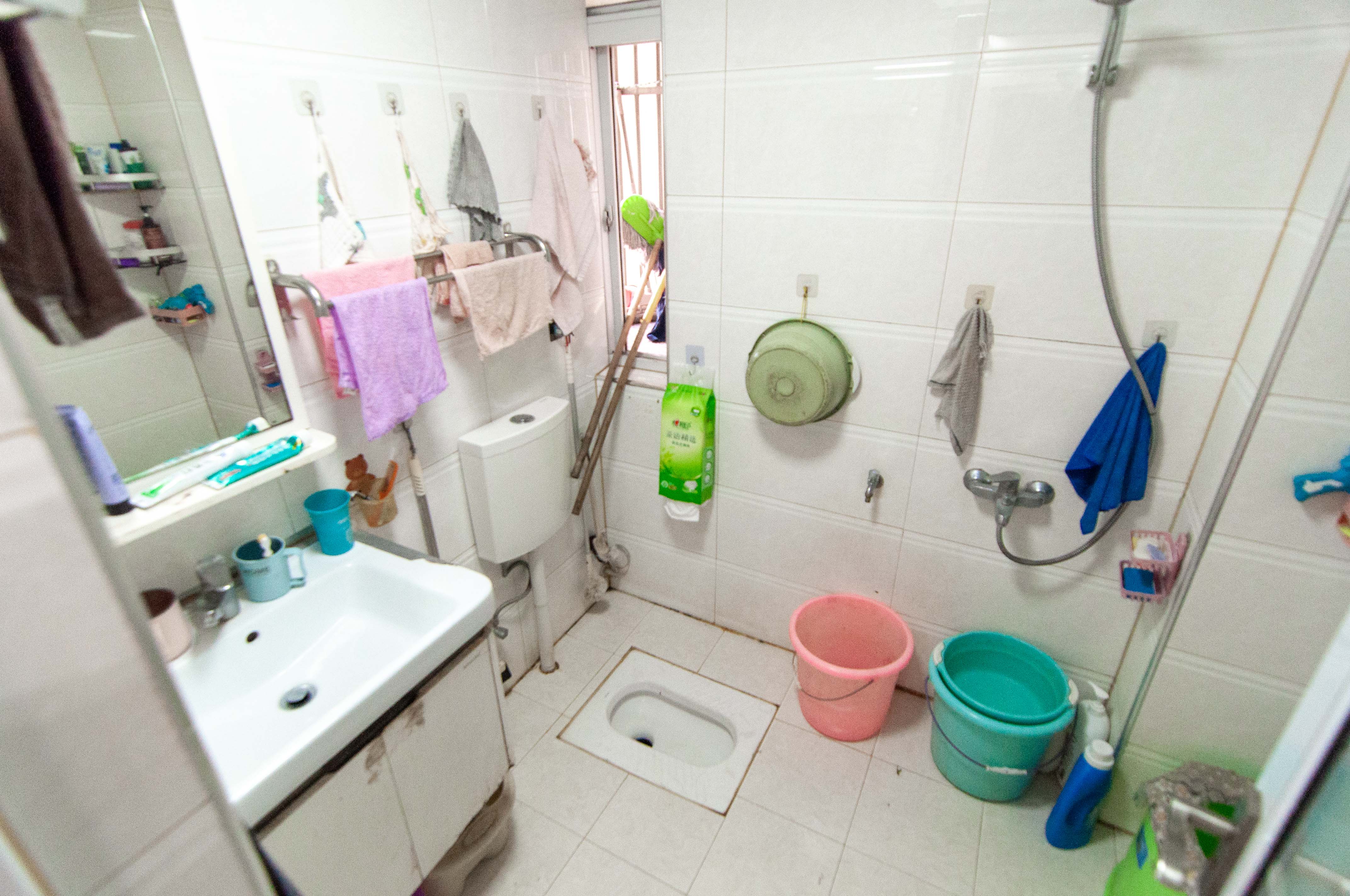 中房F联邦 3室2厅1卫 82.8万 中房F联邦 3室2厅1卫 82.8万卫生间