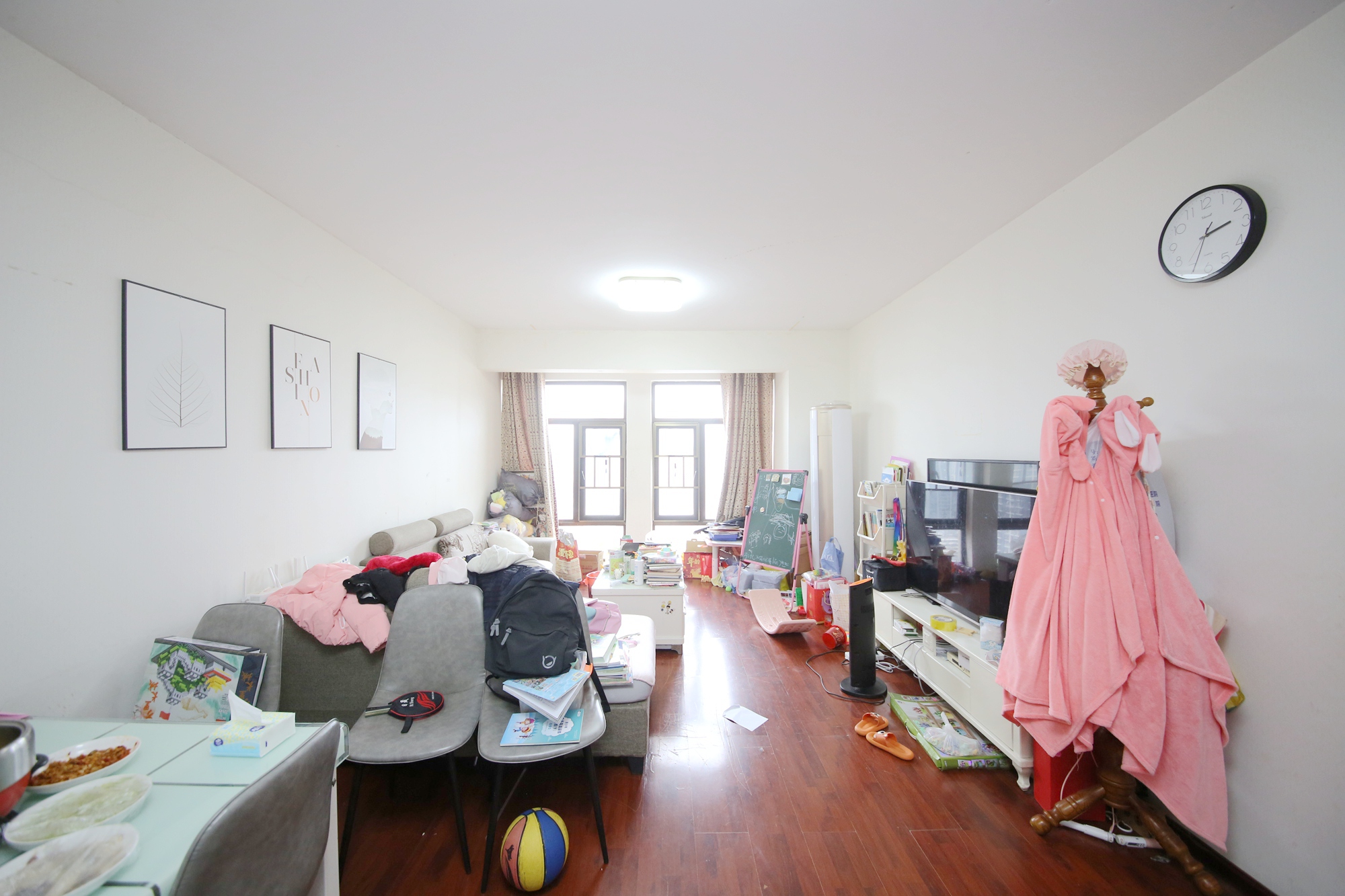 铂宫  3室2厅2卫    158.0万客厅