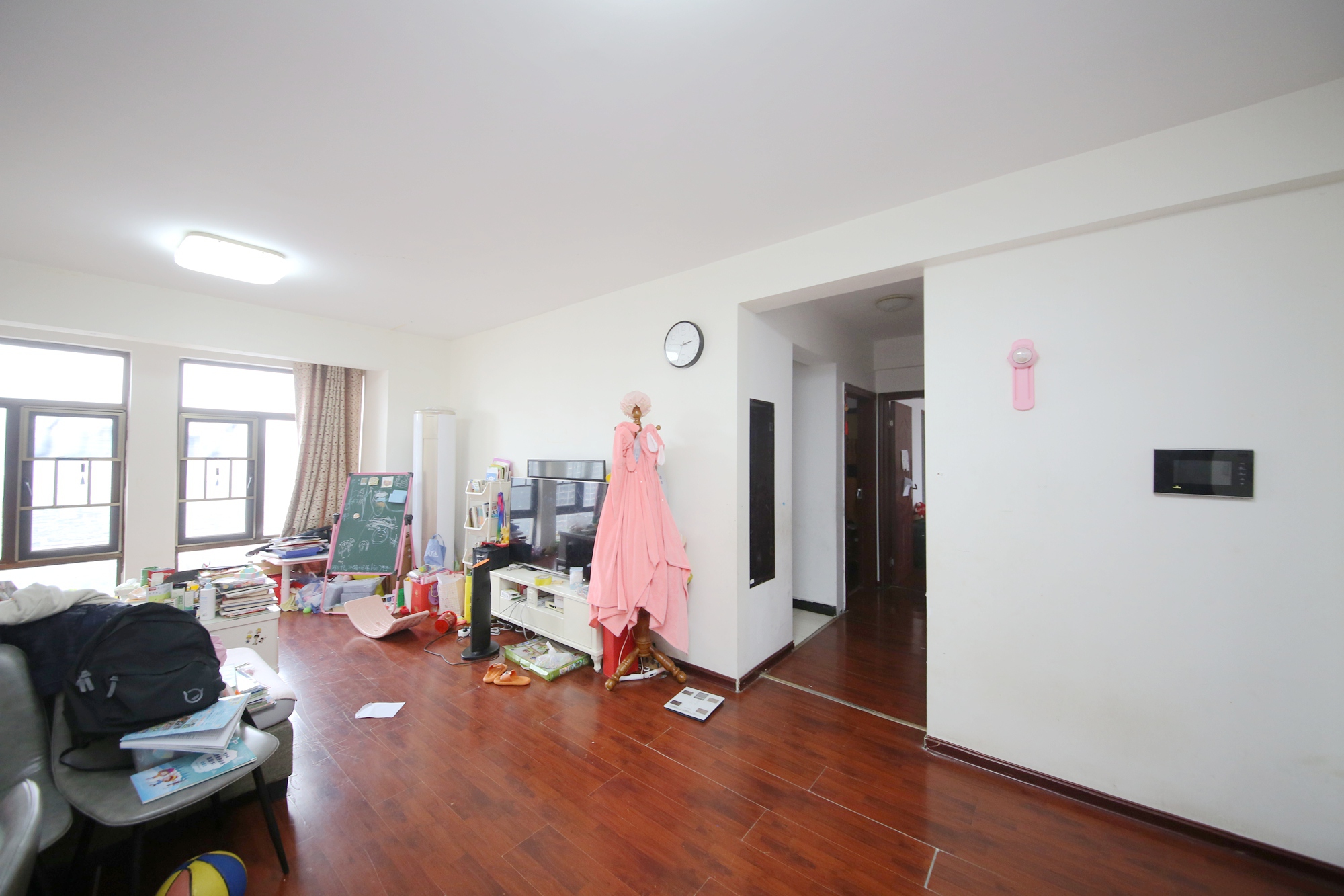 铂宫  3室2厅2卫    158.0万客厅