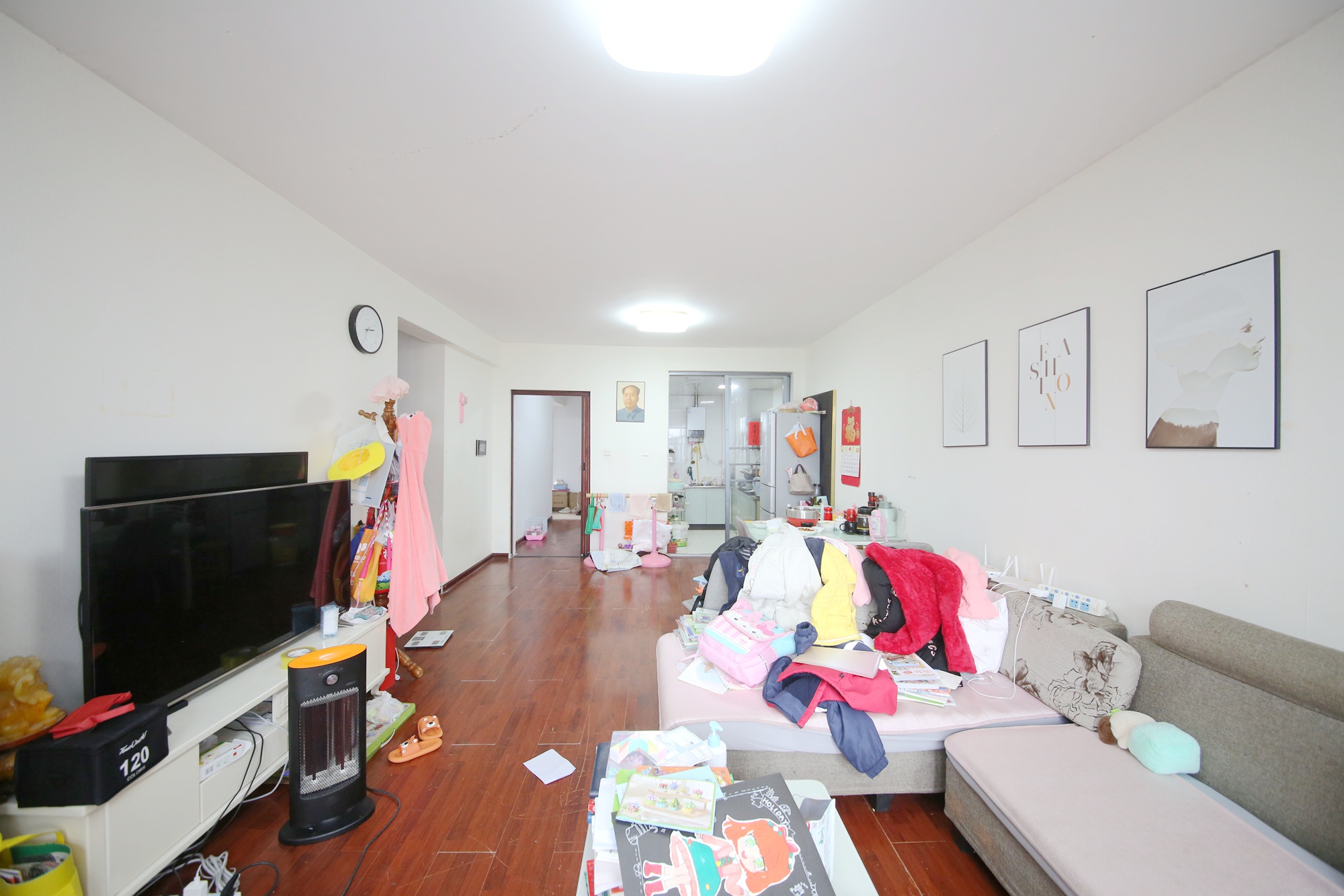 铂宫  3室2厅2卫    158.0万客厅