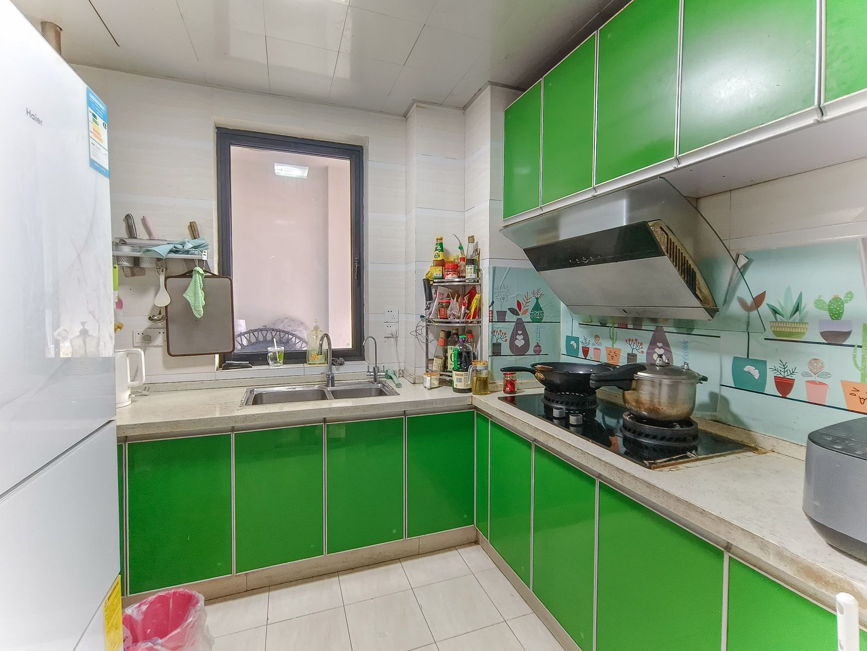 三一街区 3室2厅1卫 52.0万 三一街区 3室2厅1卫 52.0万厨房