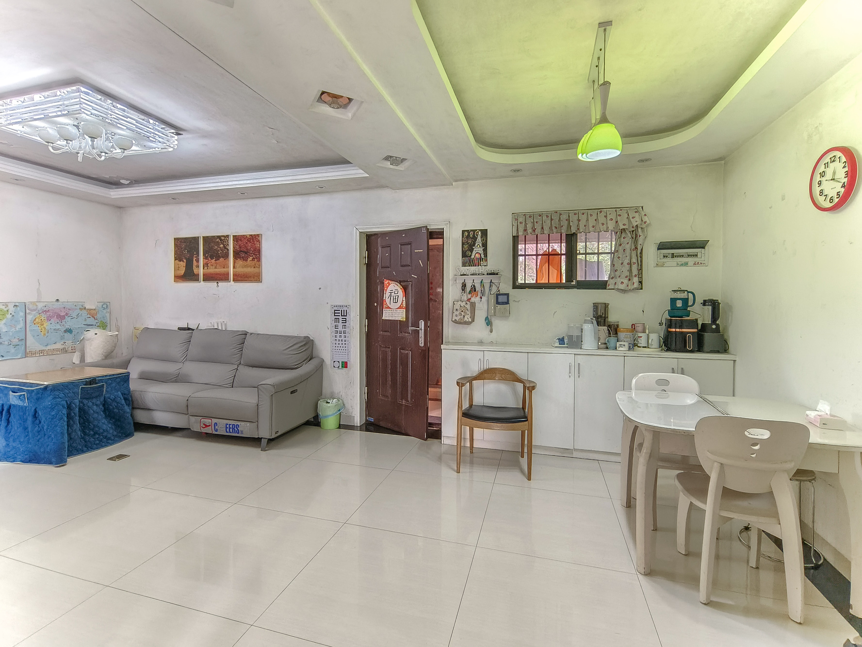 三一街区 3室2厅1卫 52.0万 三一街区 3室2厅1卫 52.0万客厅